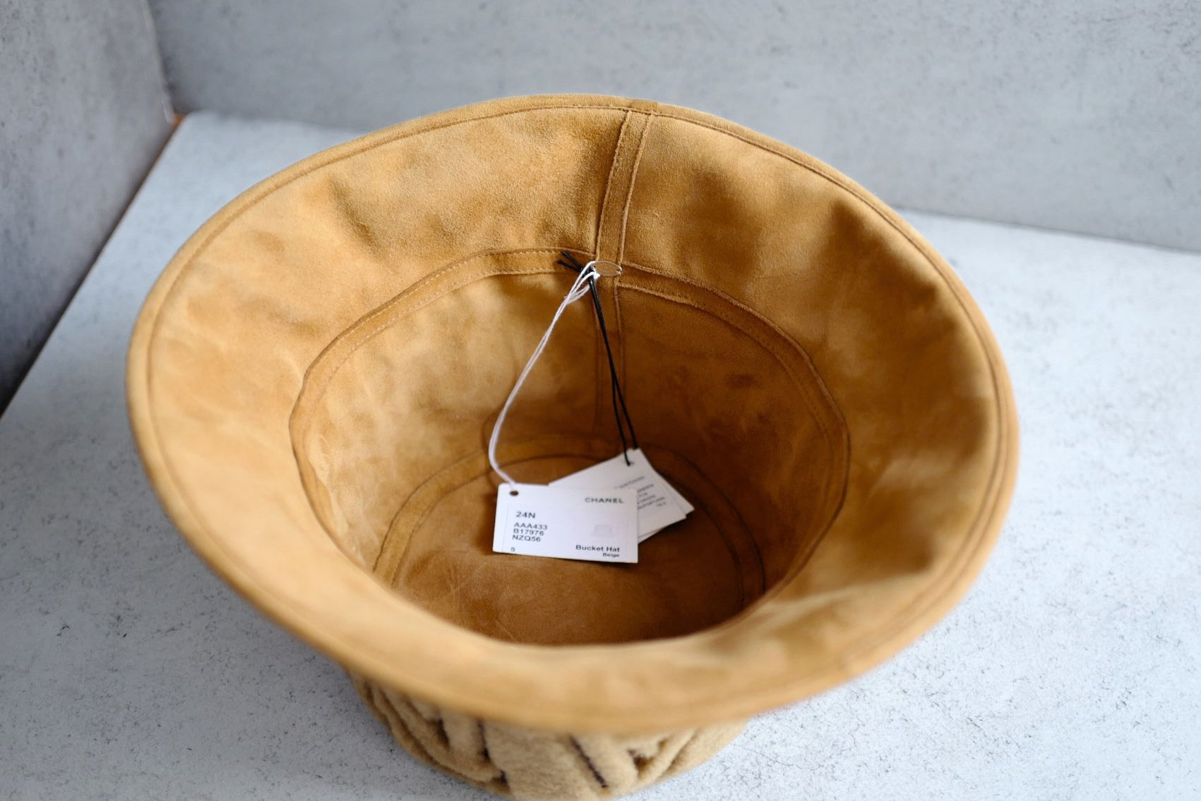 BNIB Chanel Bucket Hat Shearling Fur Beige Coco Neige 24N Size S