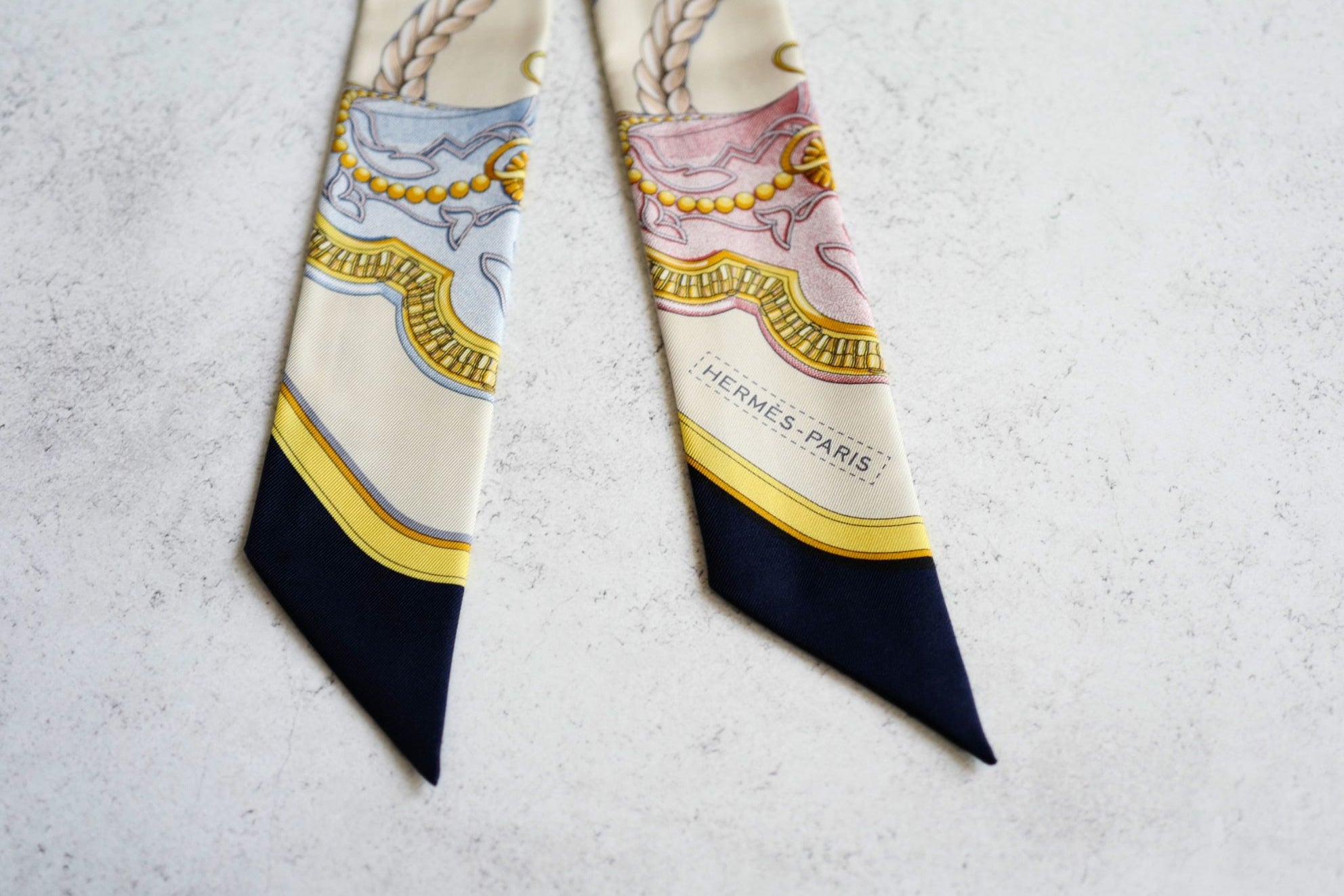 Hermès Twilly Grand Apparat Scarf Ivoire Marine Rose 100% Silk Twill