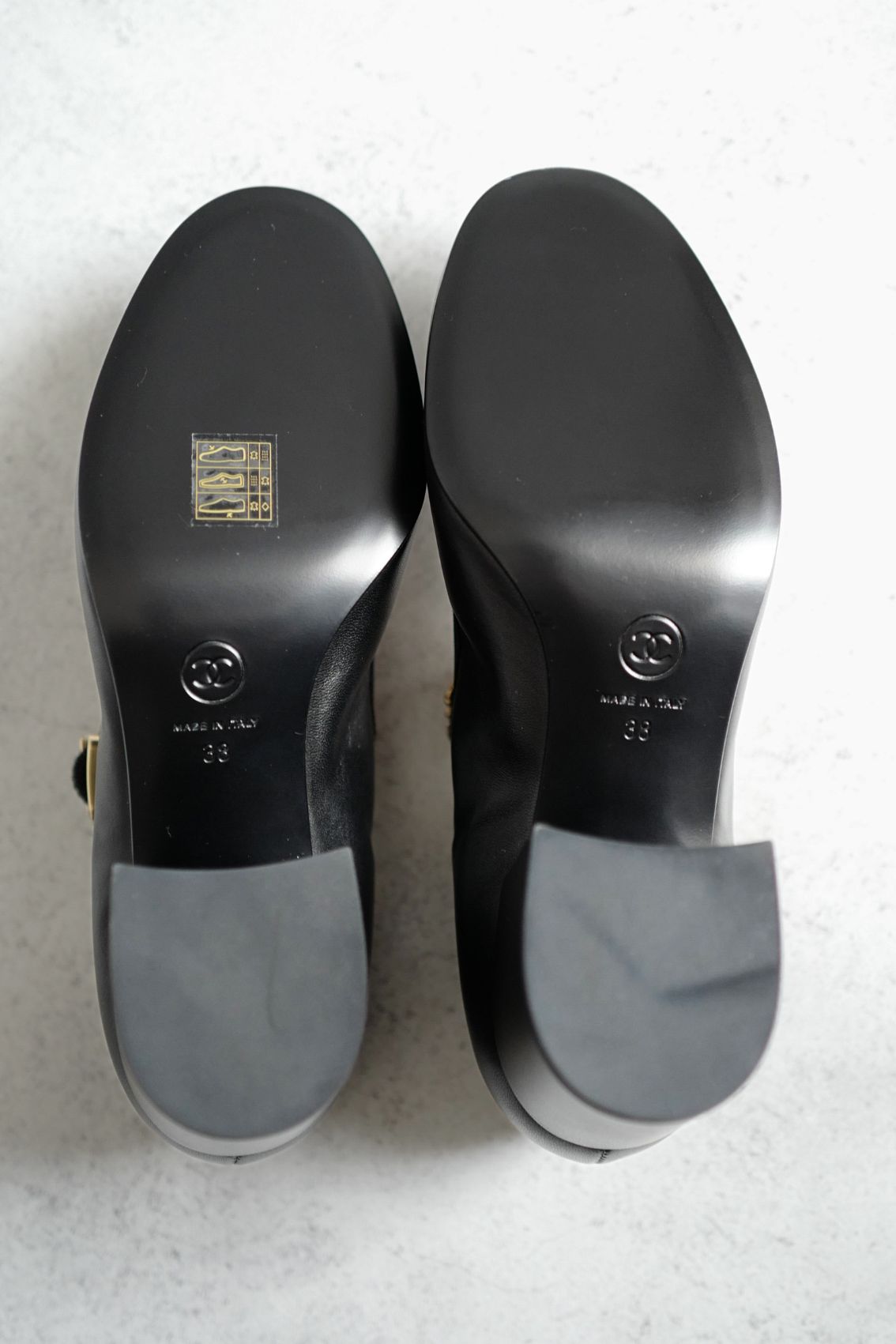 Chanel 24A Metiers D’art Black Leather Mary Jane Heels Gold Charms Size38 BNIB