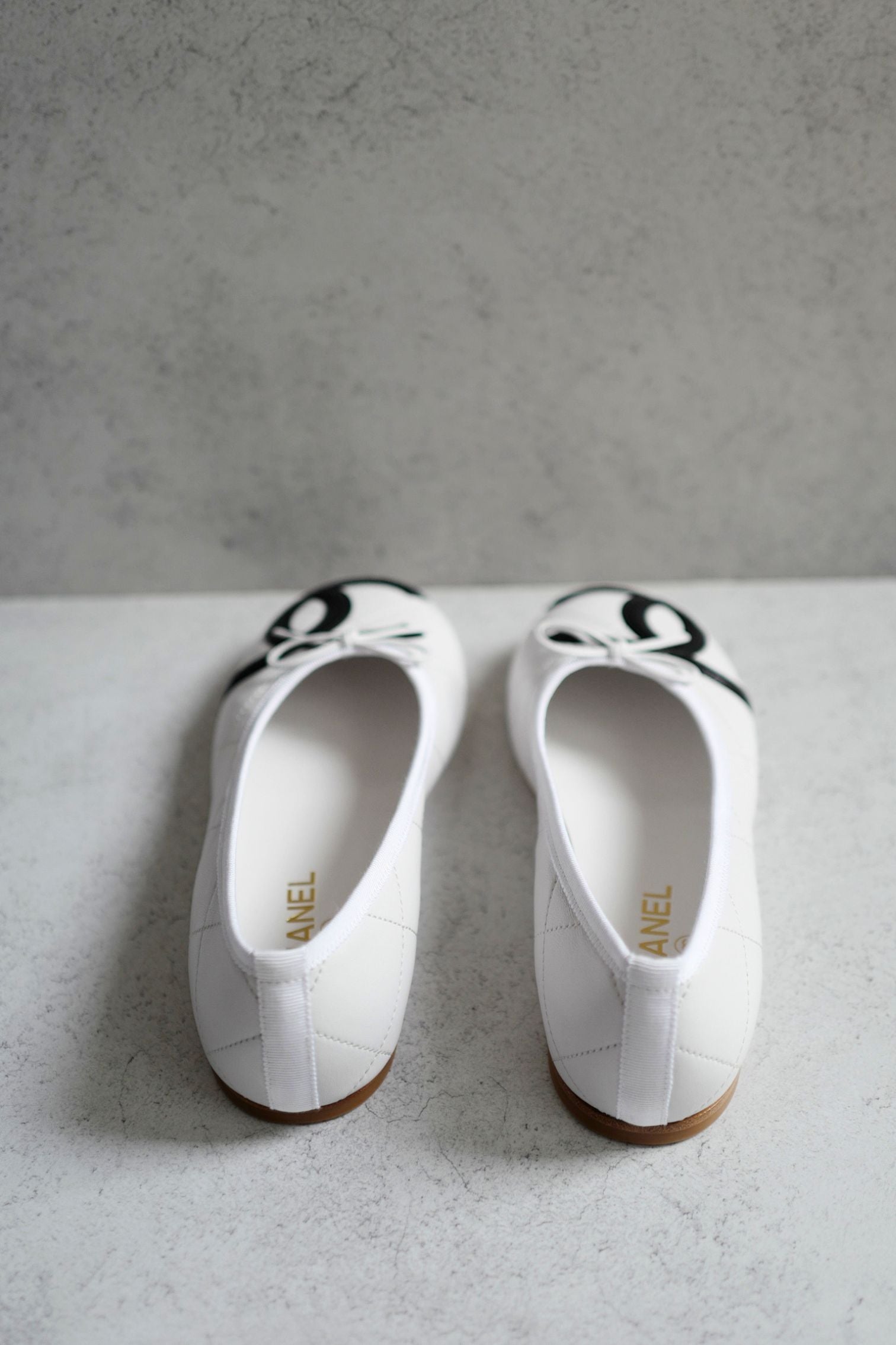 Chanel 26M Coco Beach Ballet Flats White Black Lambskin Size 39