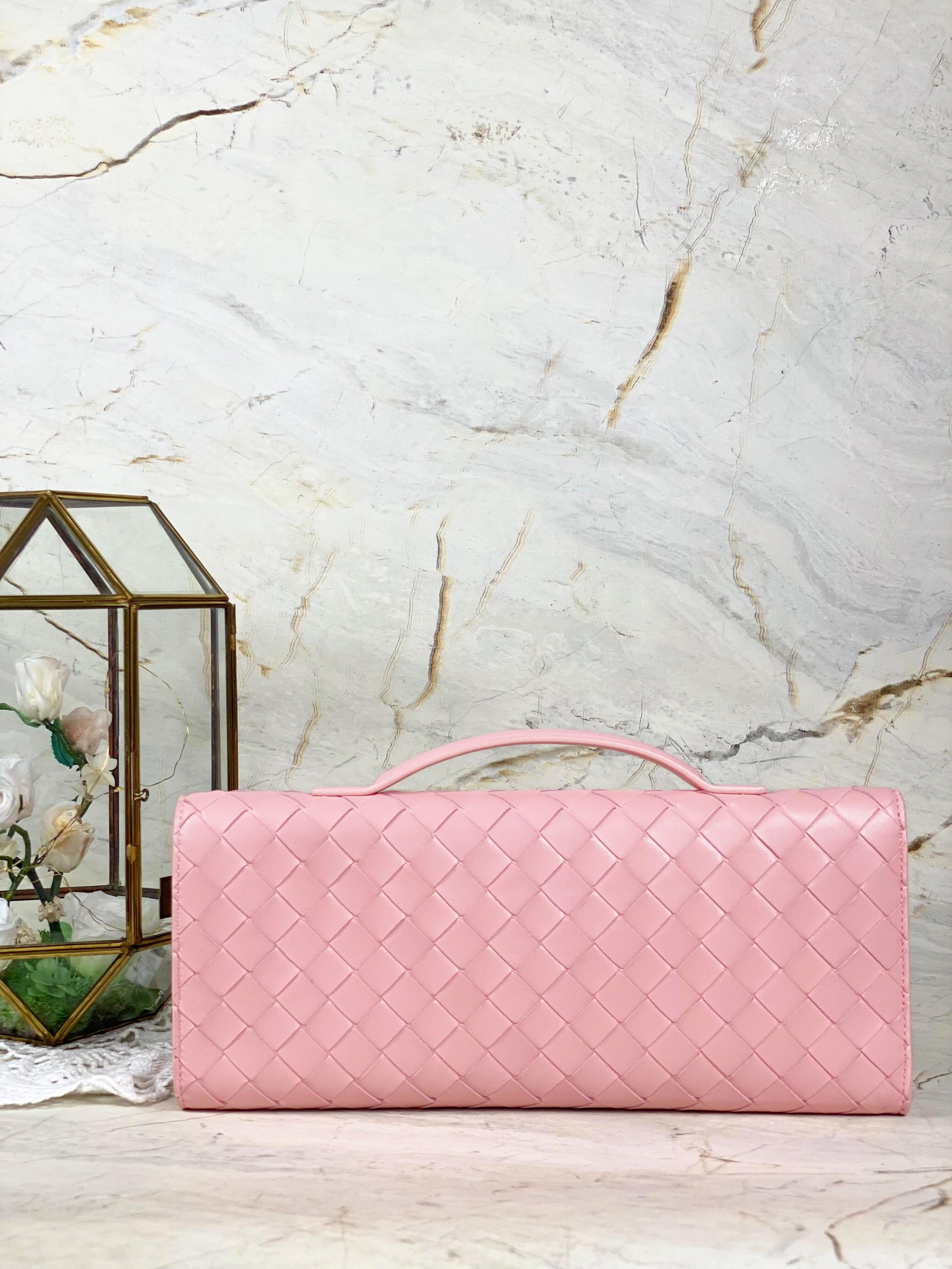 New Bottega Veneta Andiamo Clutch with Handle in Rose