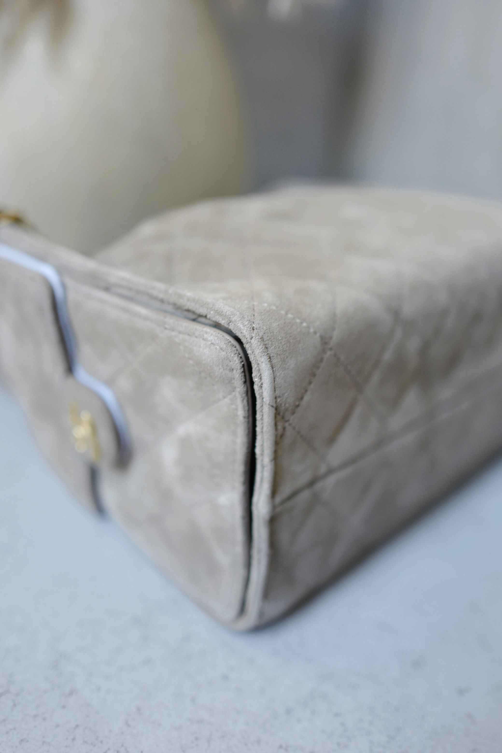 BNIB Chanel 25K Small Hobo Bag grey Suede with Gold Hardware