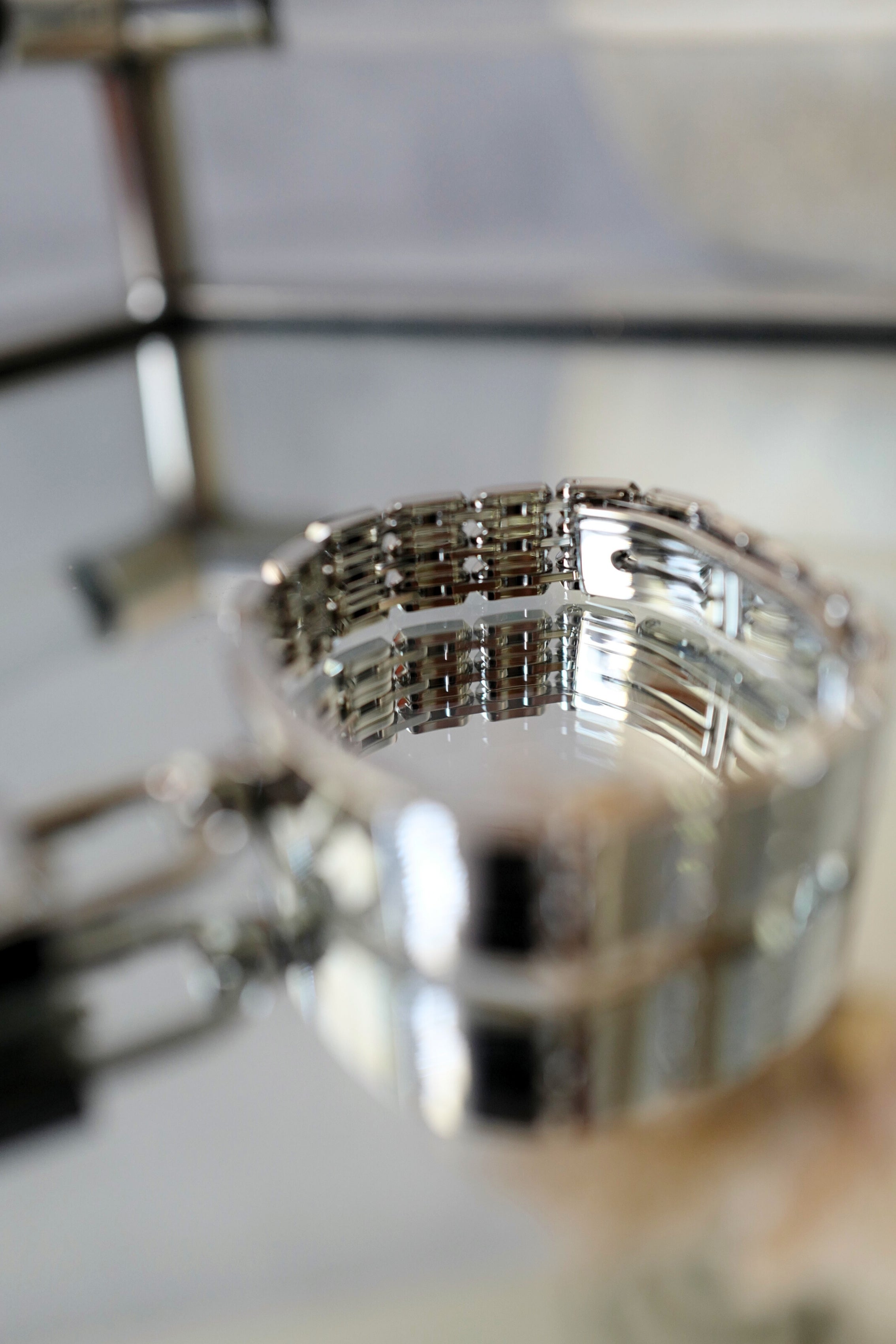 BNIB Hermès Mini Kelly Watch 16mm Sans Coloris with Diamonds