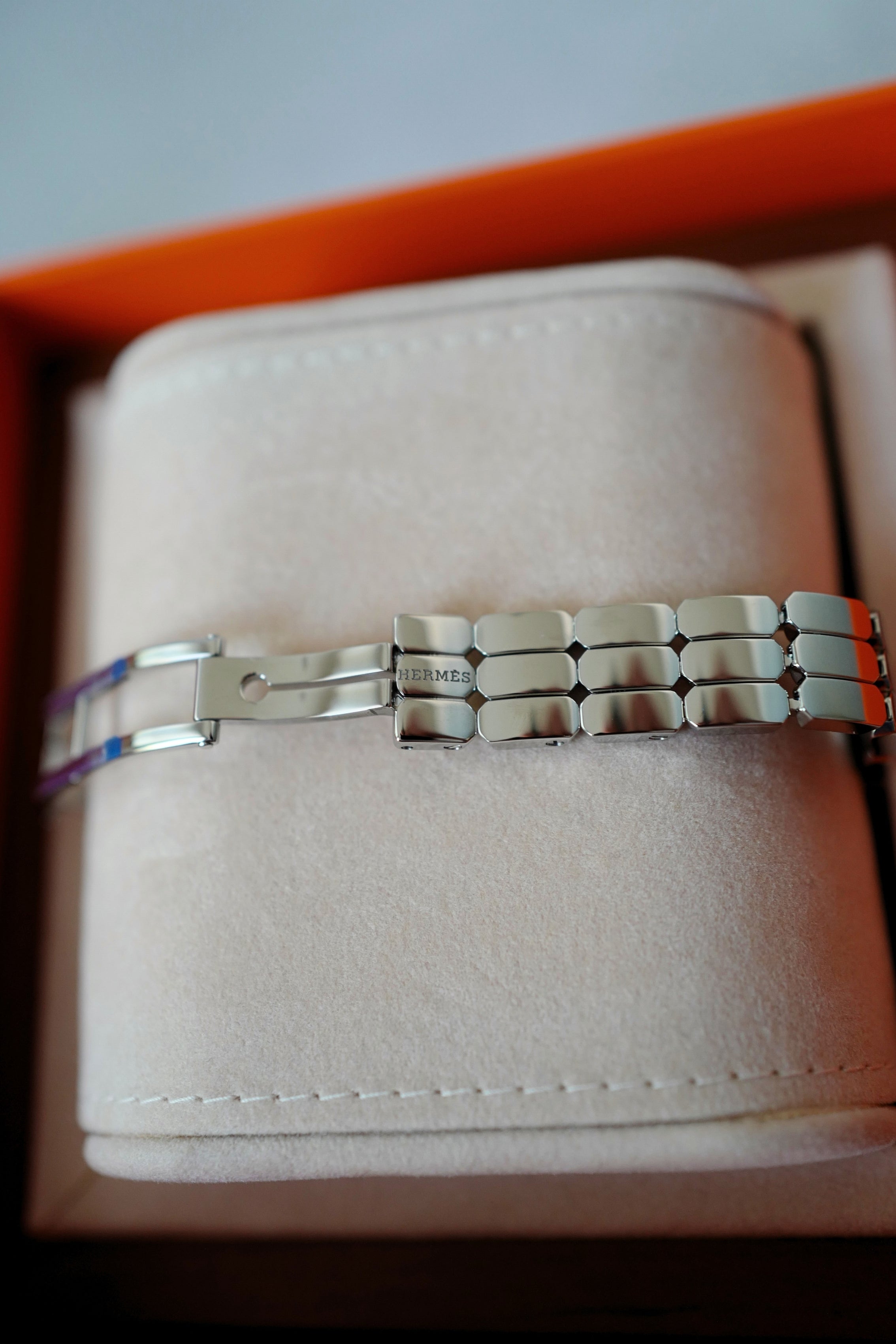 BNIB Hermès Mini Kelly Watch 16mm Sans Coloris with Diamonds