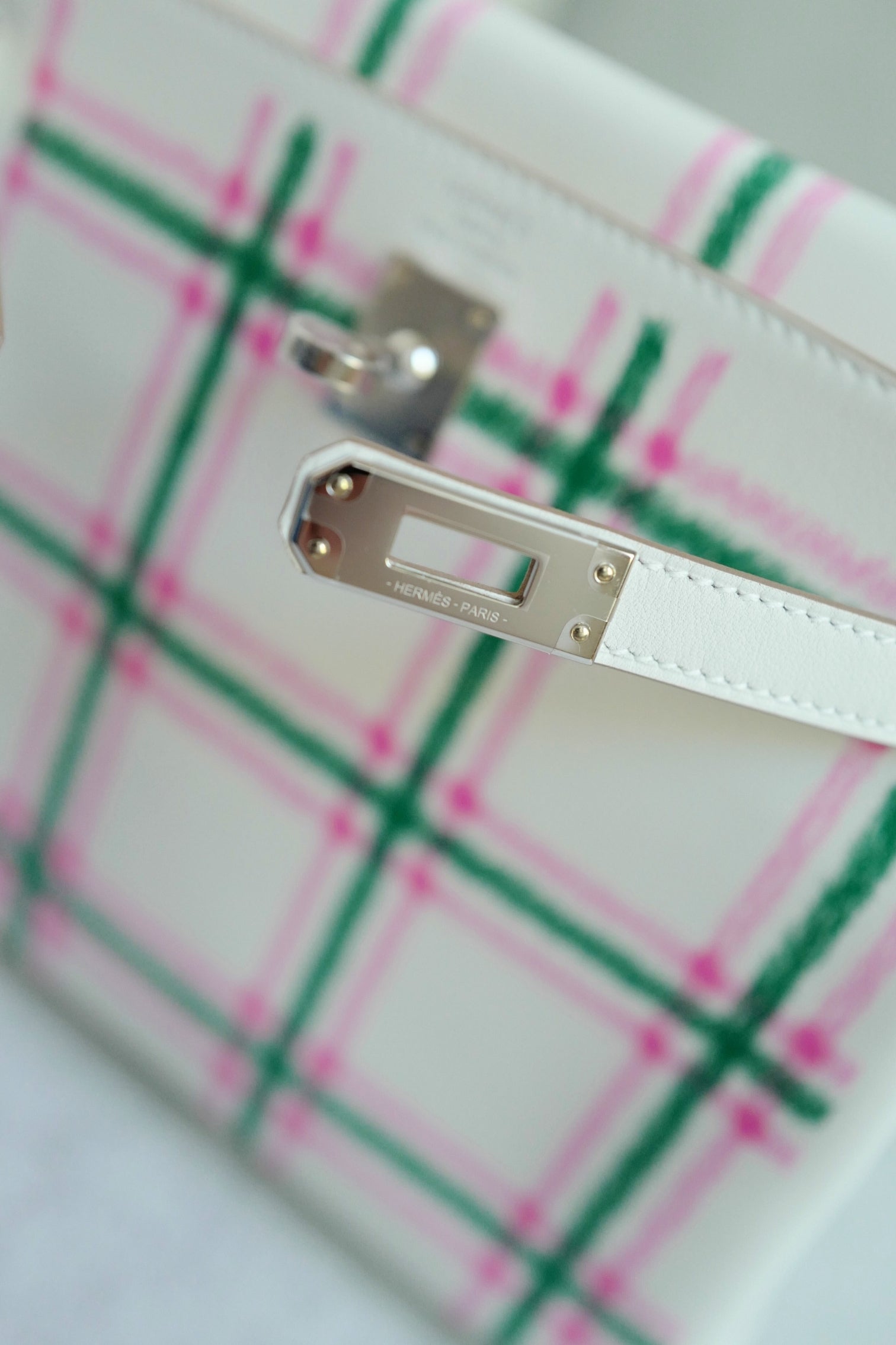 BNIB Hermès Kelly 25 Sellier Tartan Pattern White Leather Handbag With Palladium Hardware