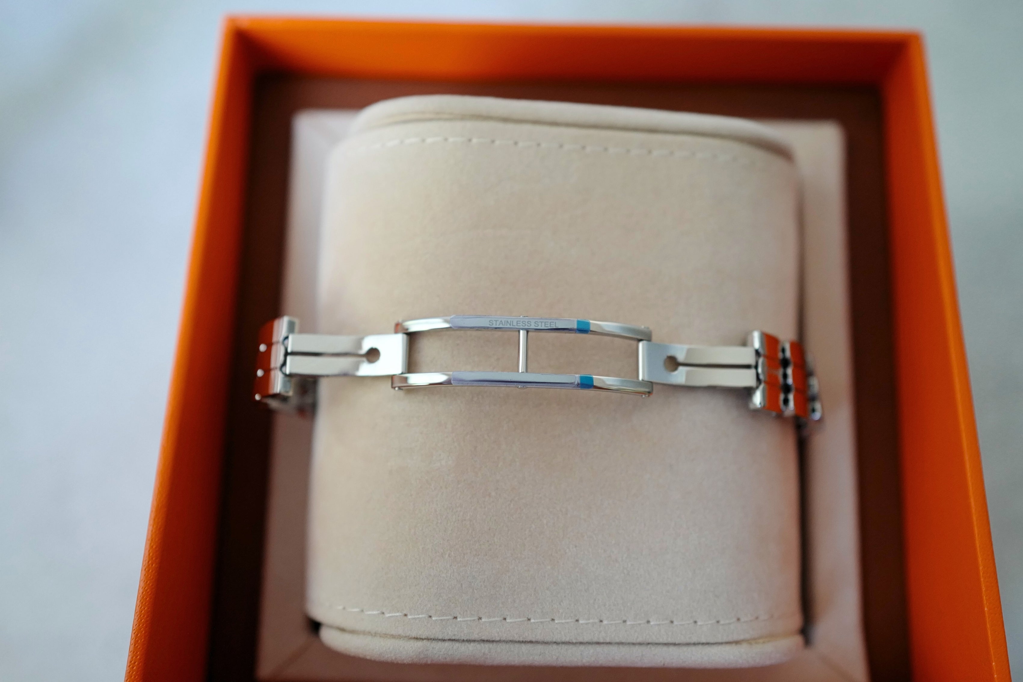 BNIB Hermès Mini Kelly Watch 16mm Sans Coloris with Diamonds