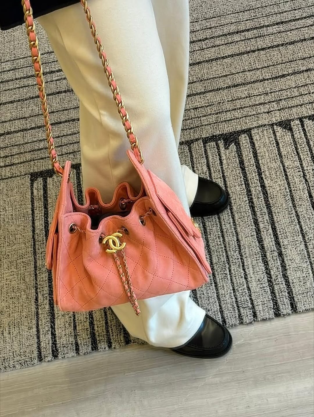 NEW Chanel 26C Mini Hobo Shoulder Bag in Pink Suede with Gold Hardware