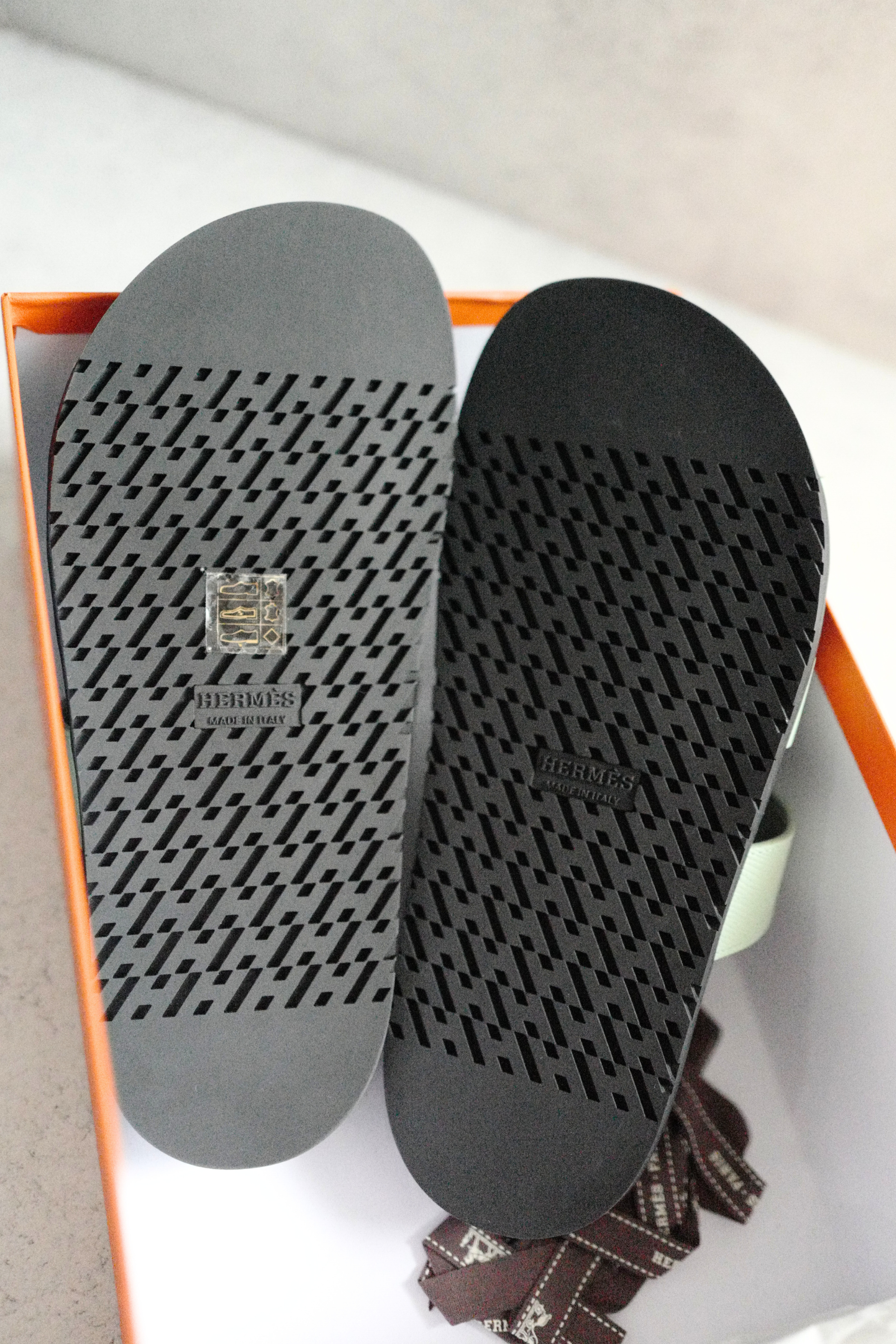 BNIB Hermès Chypre Sandals Vert Jade Green Leather Women’s Size 37