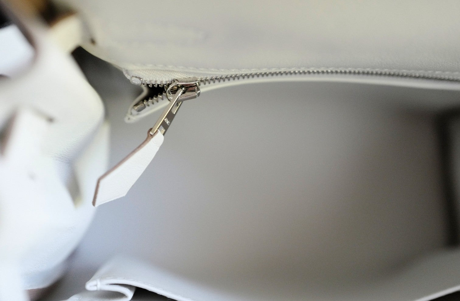 BNIB Hermès Kelly 25 Sellier Tartan Pattern White Leather Handbag With Palladium Hardware