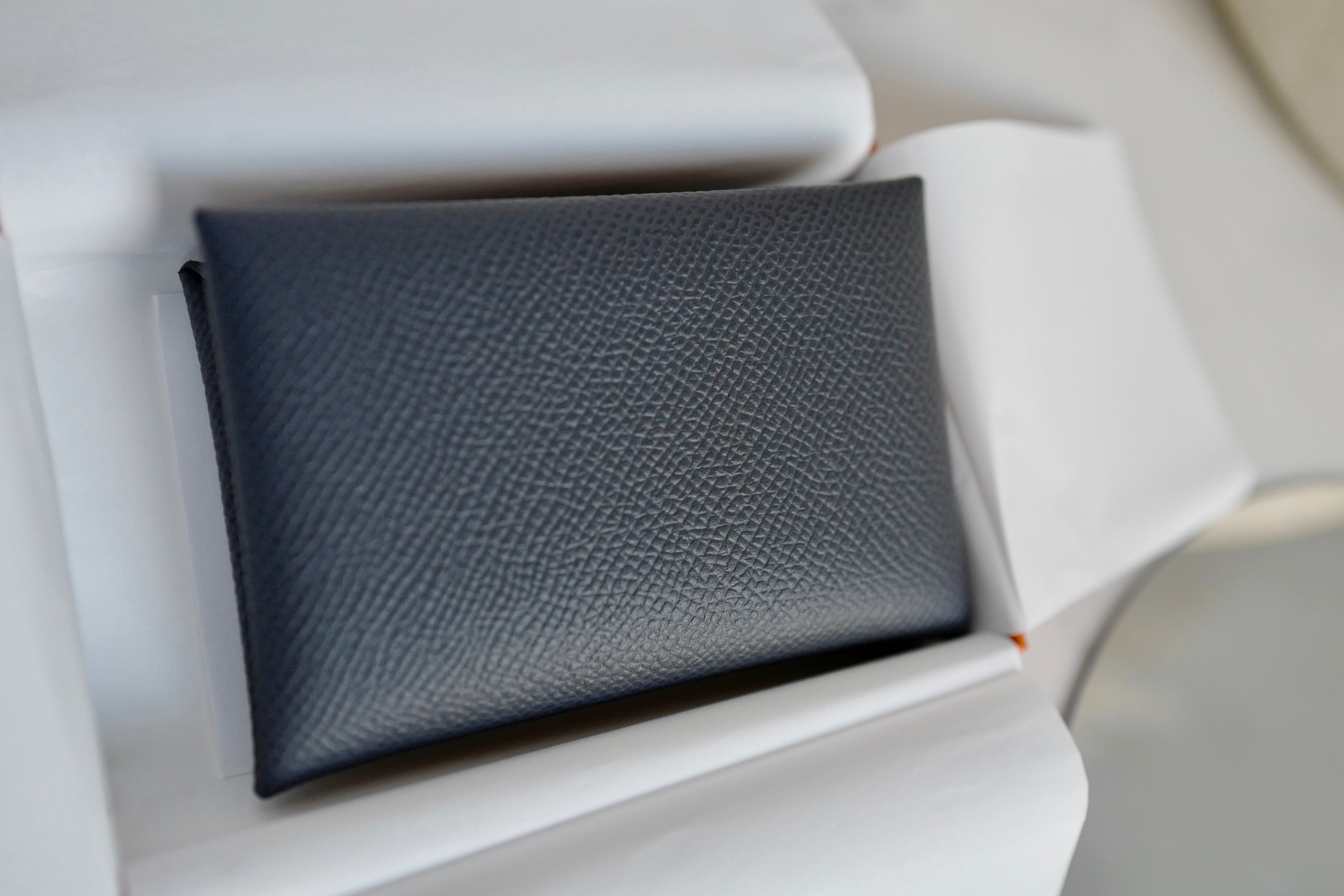 BNIB Hermes Calvi Duo in Gris Misty Epsom Leather Card Holder PHW