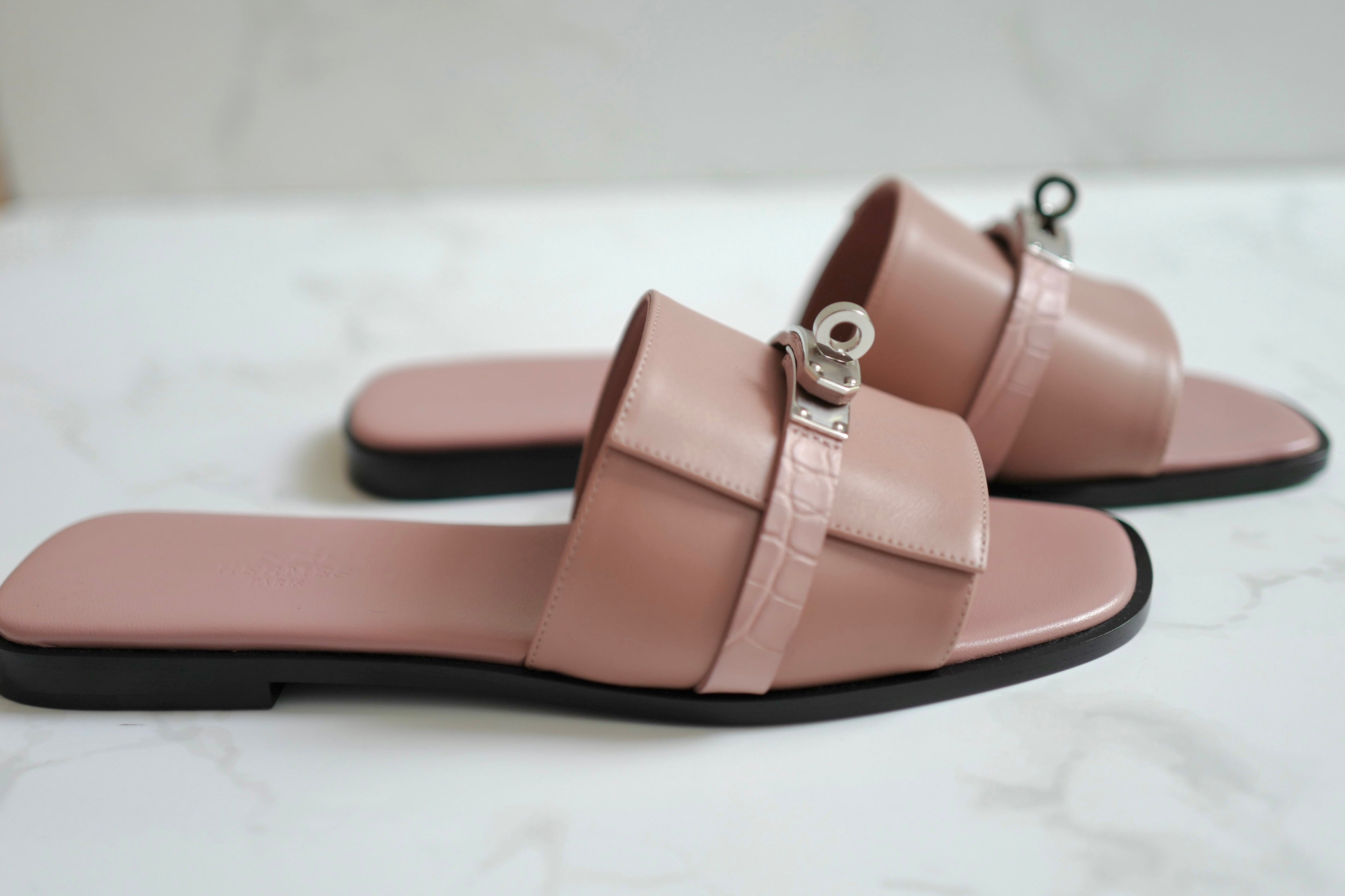 Brand New Hermès Giulia Sandal in Veau/Alli Mat Rose Aquarelle size 38.5