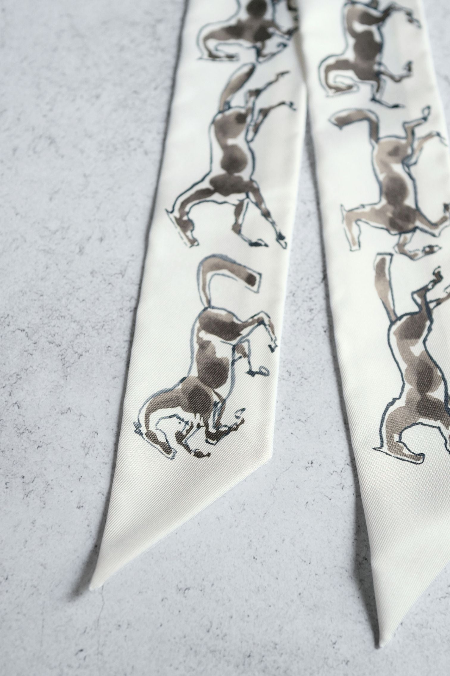 Hermès Chevaux en Liberte Twilly Blanc / Vert de Gris / Bronze 100% Silk