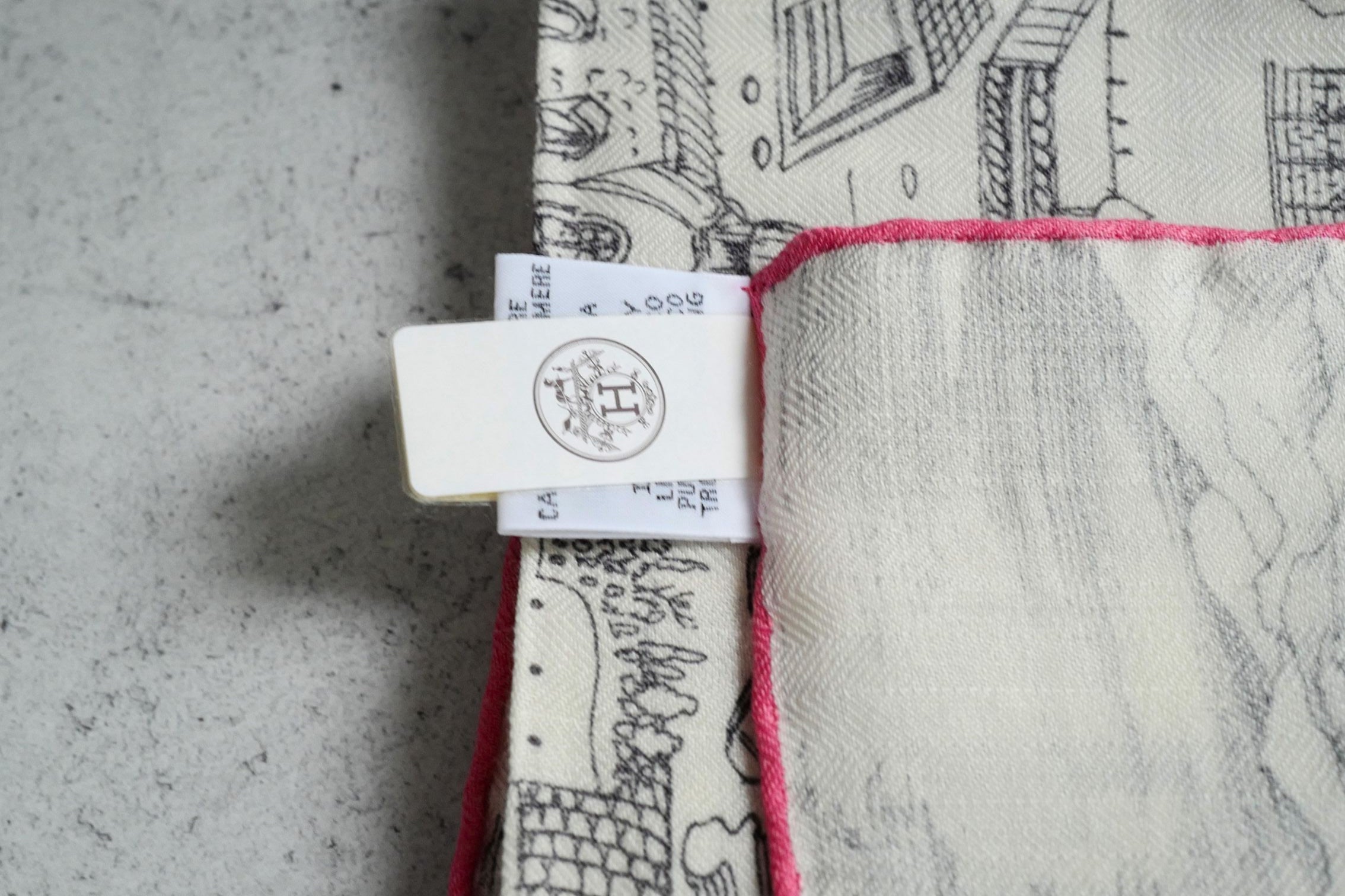 Hermès La Nouvelle Cite Cavaliere Shawl 140 Blanc/Gris/Rose Cashmere Silk
