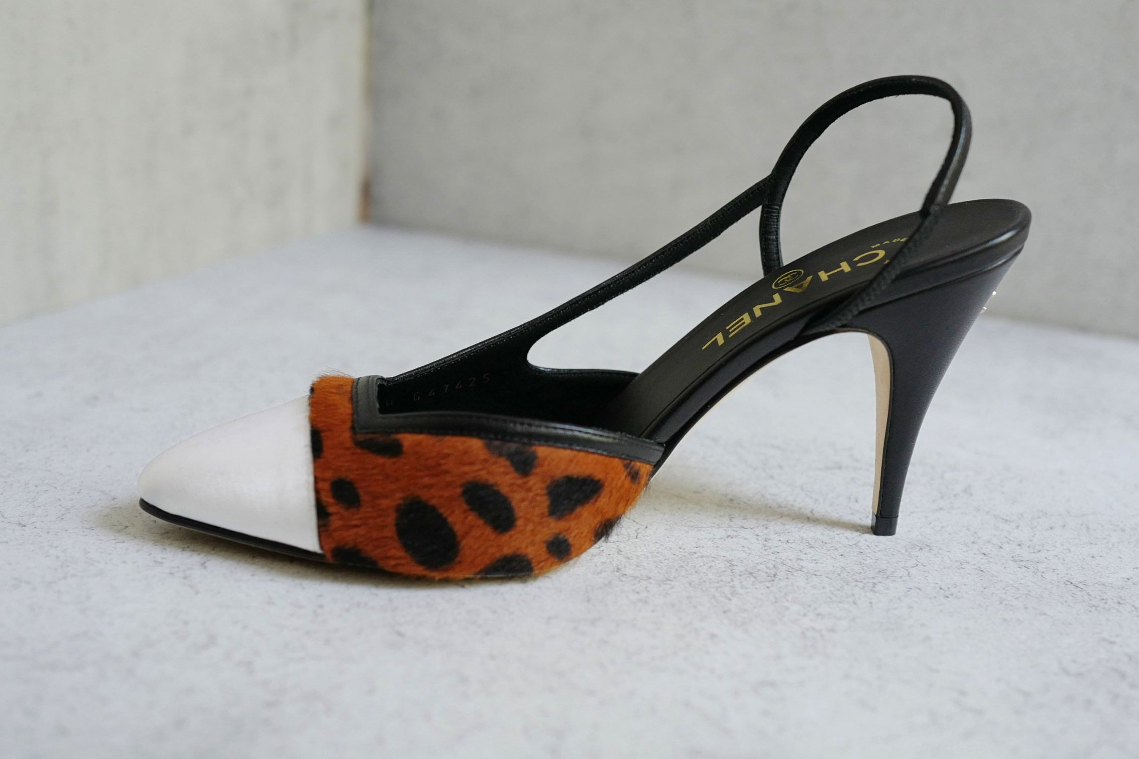 Chanel 26A Métiers d’Art Slingback Heels Brown/Black/White Leopard size 37.5