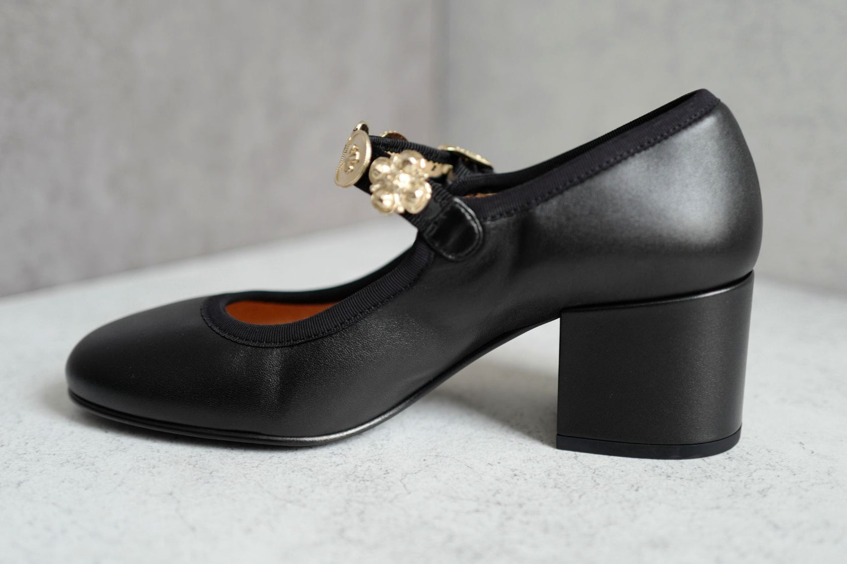 Chanel 24A Metiers D’art Black Leather Mary Jane Heels Gold Charms Size38 BNIB