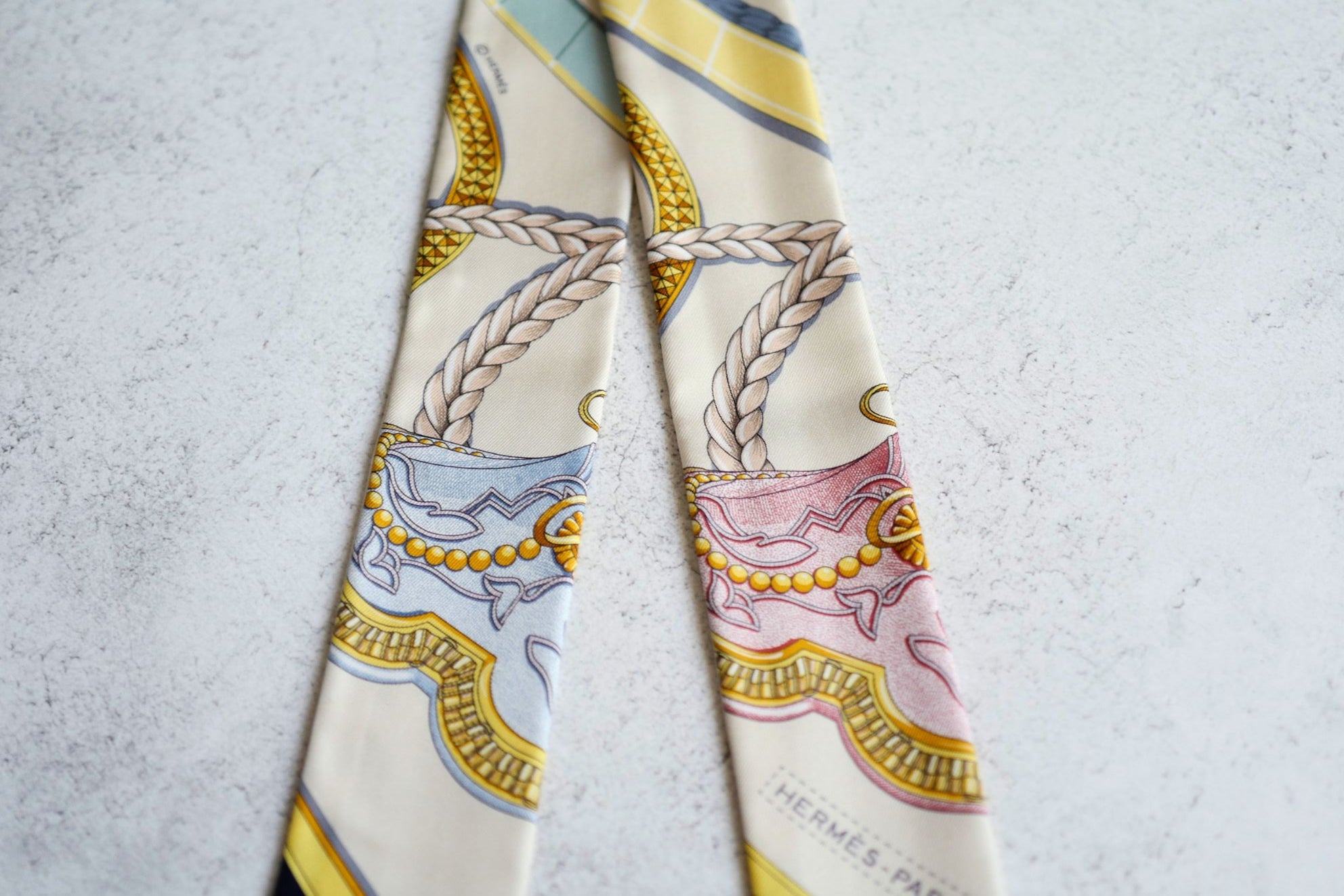 Hermès Twilly Grand Apparat Scarf Ivoire Marine Rose 100% Silk Twill