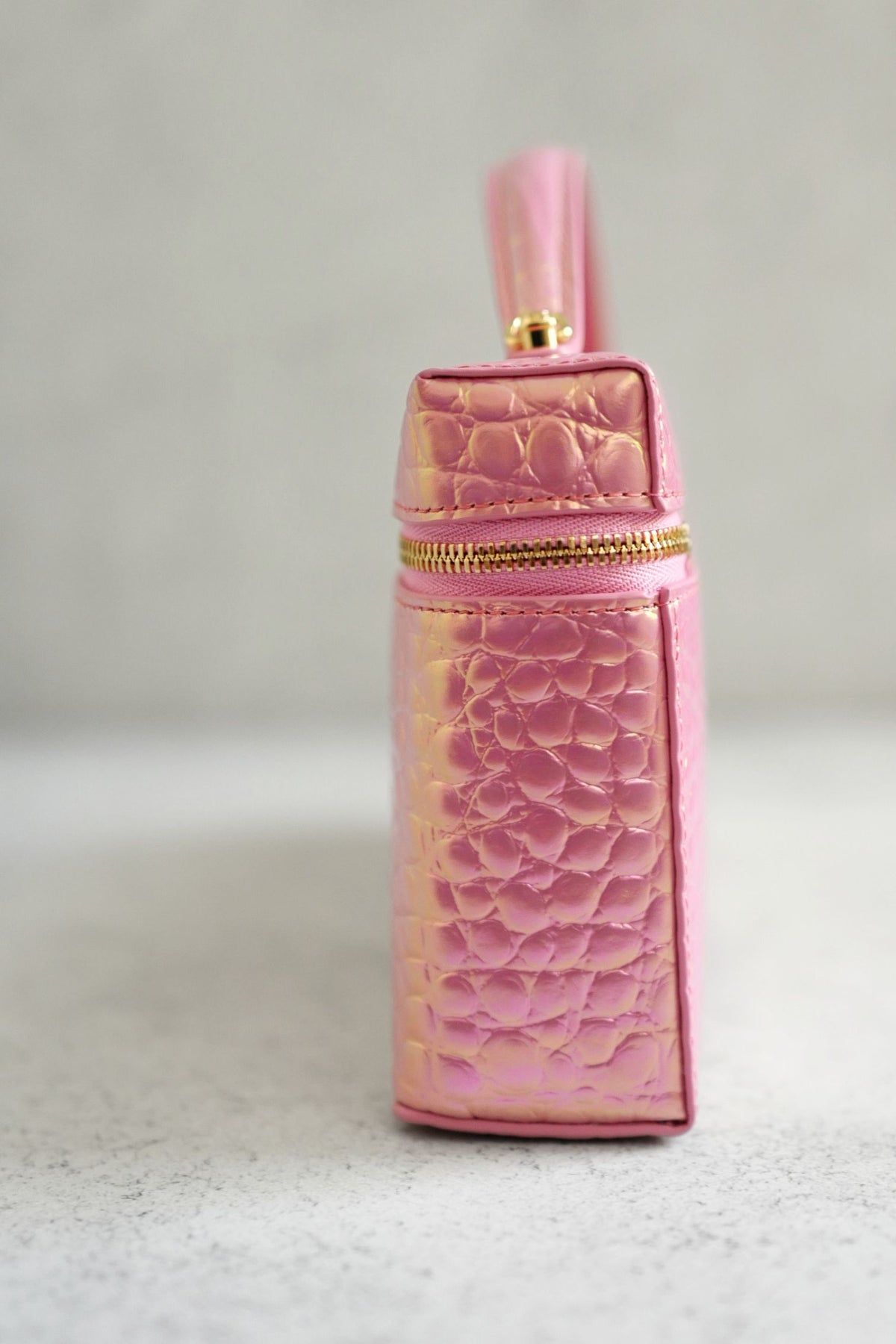 NEW Chanel 26K Vanity with Chain Rose Crocodile Embossed Calfskin Leather GHW