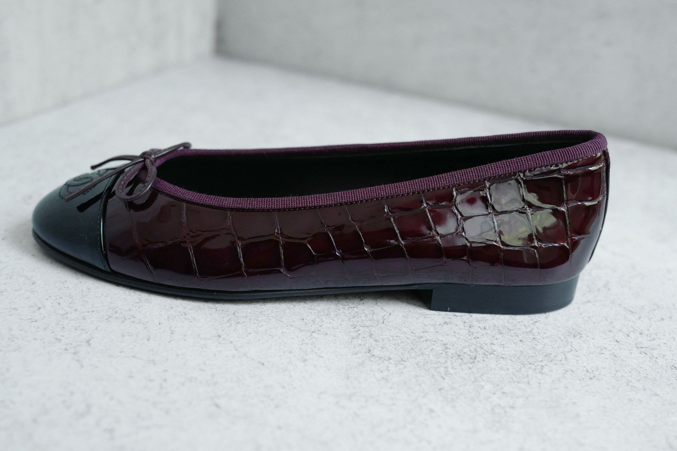 Chanel 26A Ballet Flats Croc Embossed Patent Calfskin Burgundy Black Size 37