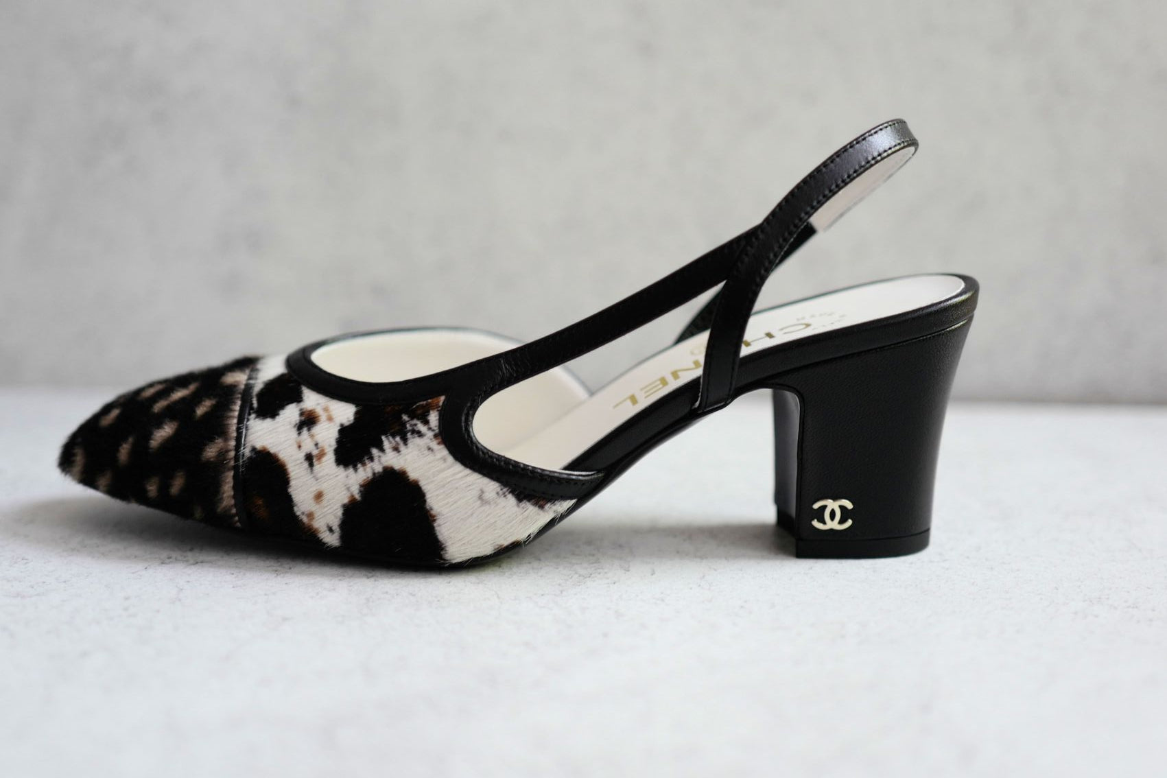 Chanel 26S Slingbacks Matthieu Blazy's White/Brown/Black Calfskin Size 38