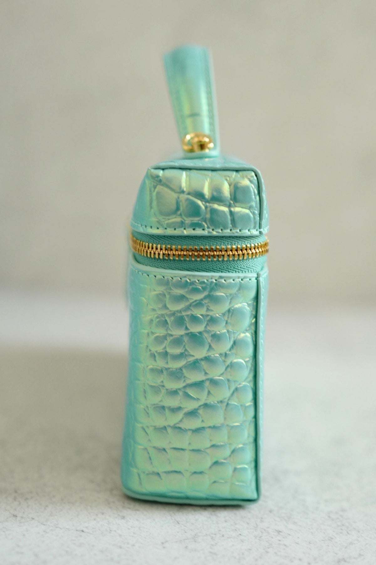 NEW Chanel 26K Vanity with Chain Turquoise Croc Embossed Iridescent Calfskin GHW