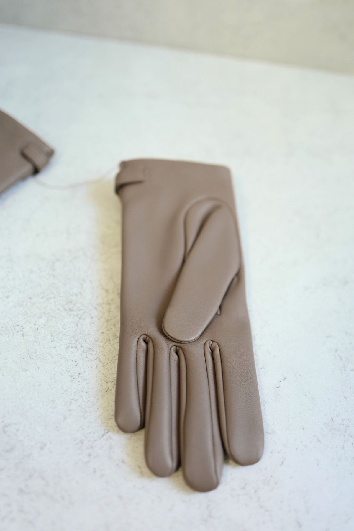 Hermès Hommage Gloves Lambskin Leather with Silk Lining Etoupe Size 70