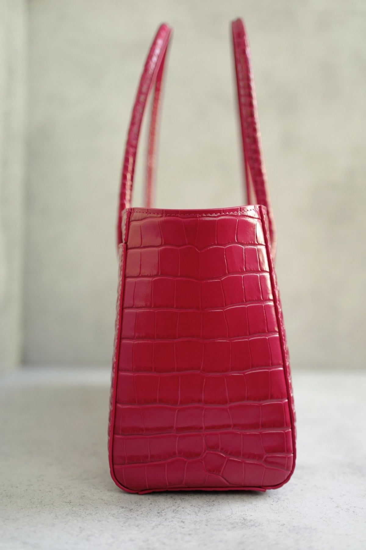 NEW Chanel 26K Matthieu Blazy's Small Tote Fuchsia Croc Embossed Calfskin GHW