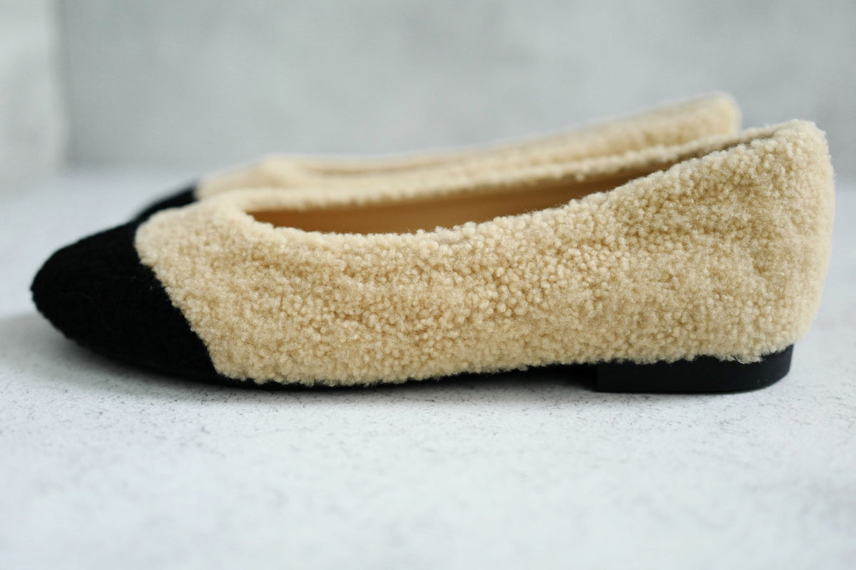 Chanel 26N Coco Neige Ballet Flats Shearling Lambskin Light Beige Black Sz 38