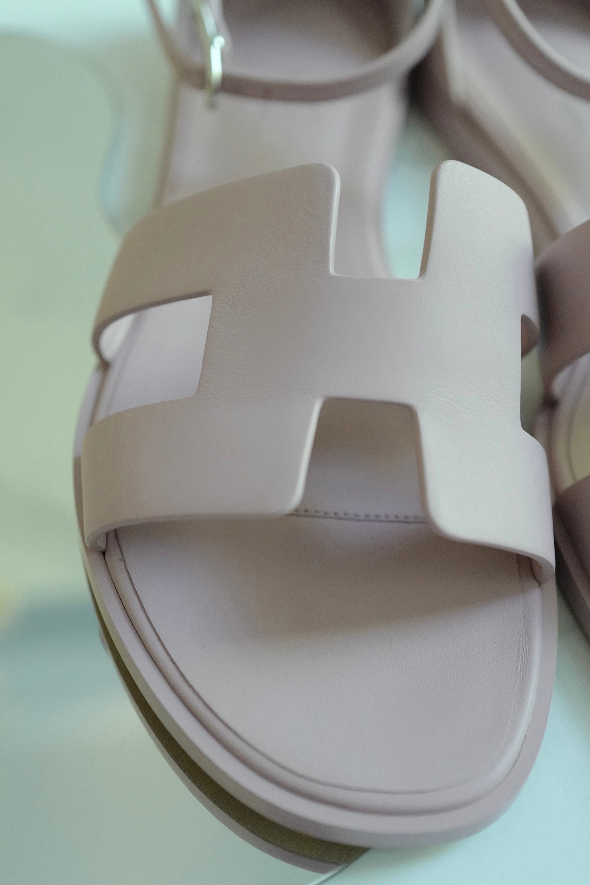 BNIB Hermes Santorini Sandal In rose cancan Size 38