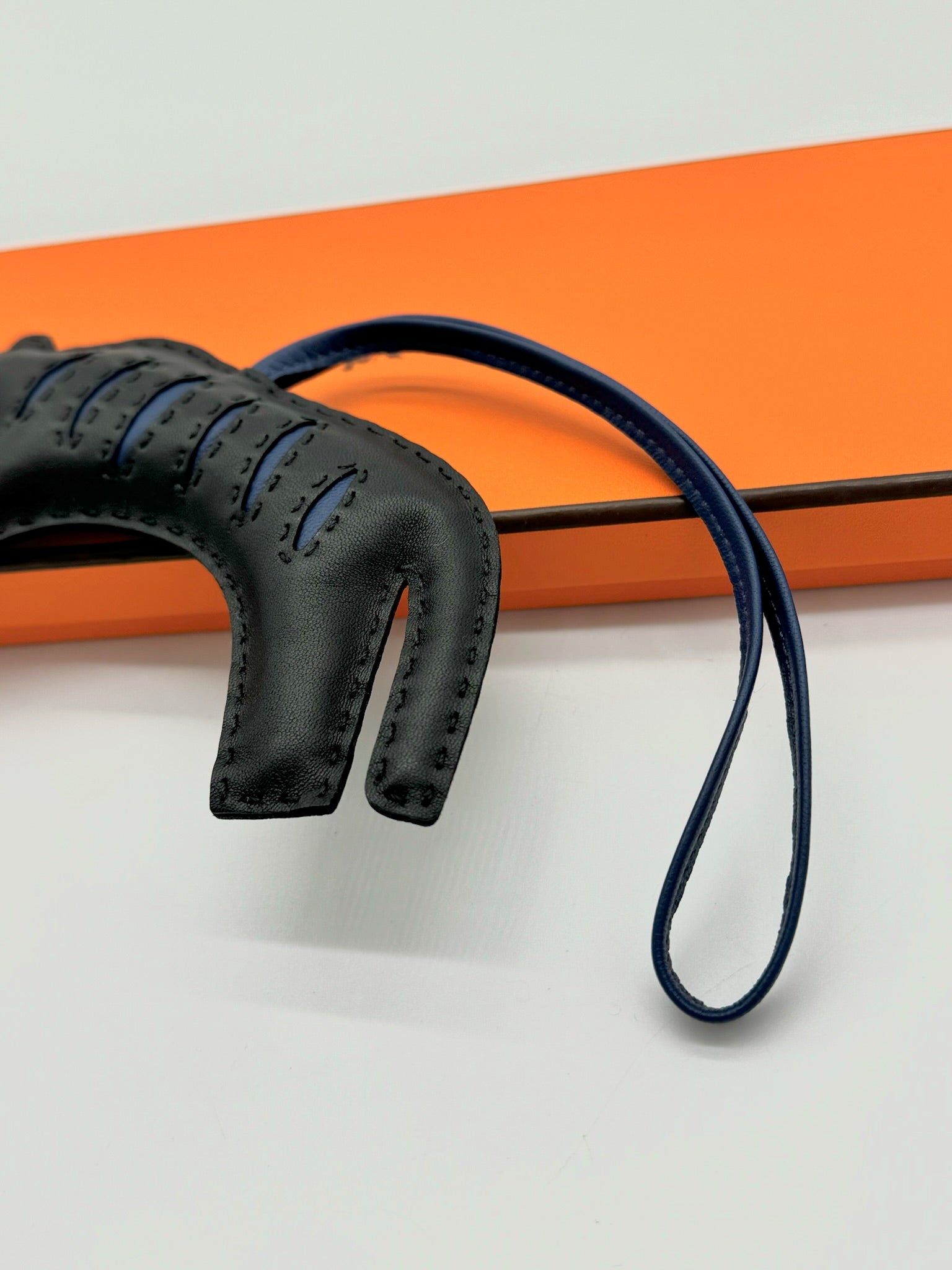 Hermes Charm Roo Roo Tiger noir/blue BNIB