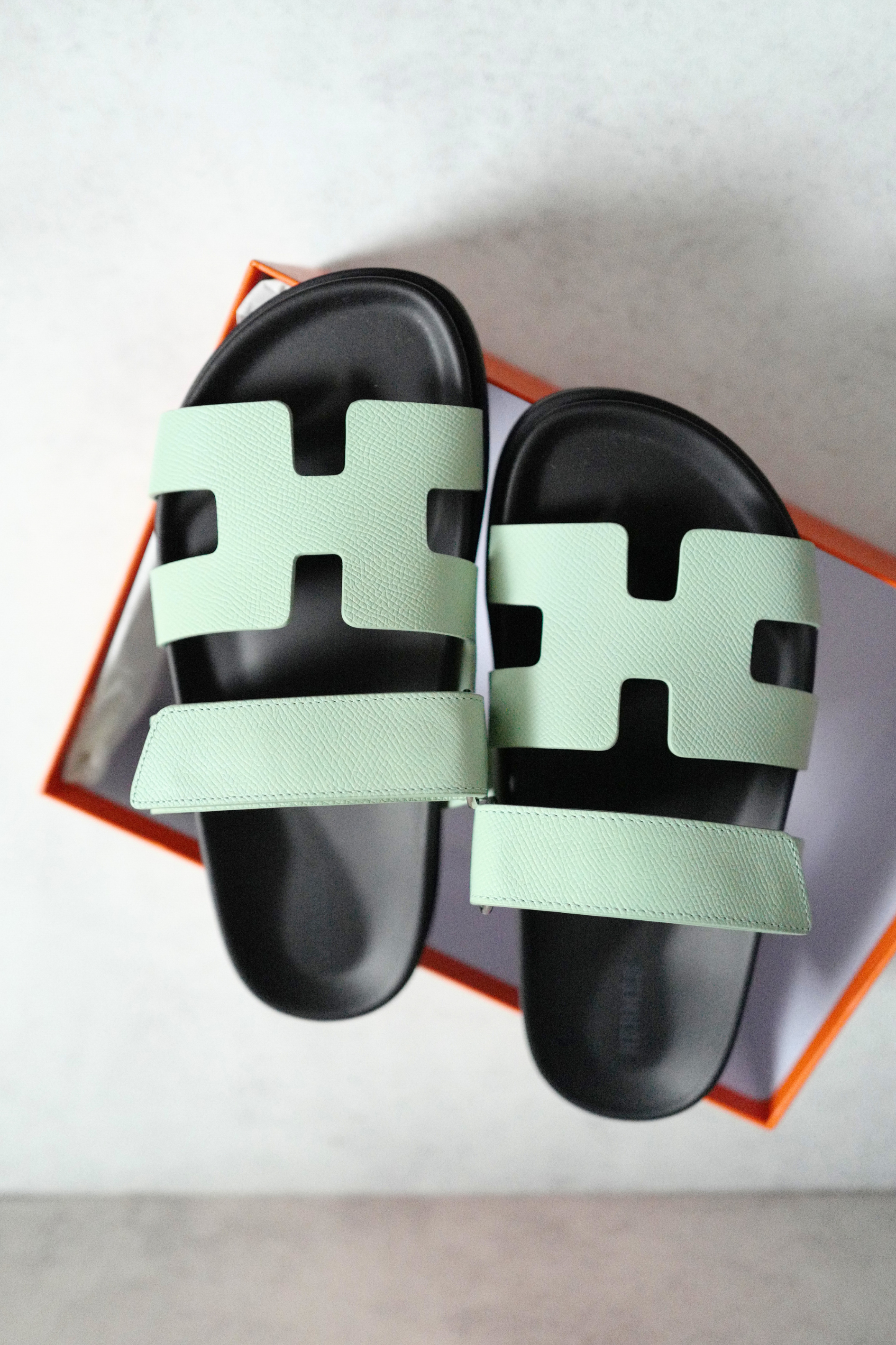 BNIB Hermès Chypre Sandals Vert Jade Green Leather Women’s Size 37