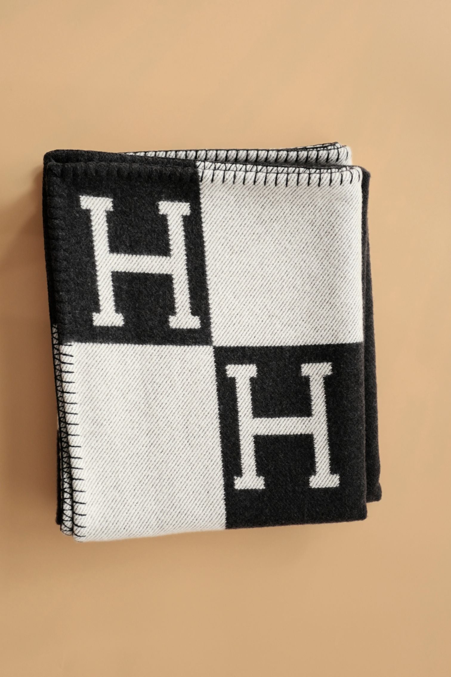 NEW Hermes Avalon Throw Blanket Ecru Gris Foncé Jacquard Merino Wool Cashmere