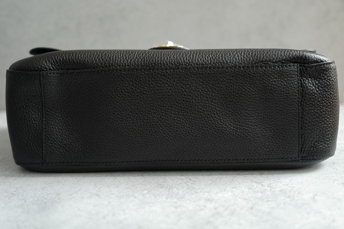 NEW Chanel 26S Maxi 32 Flapbag Black Grained Calfskin Gold Hardware