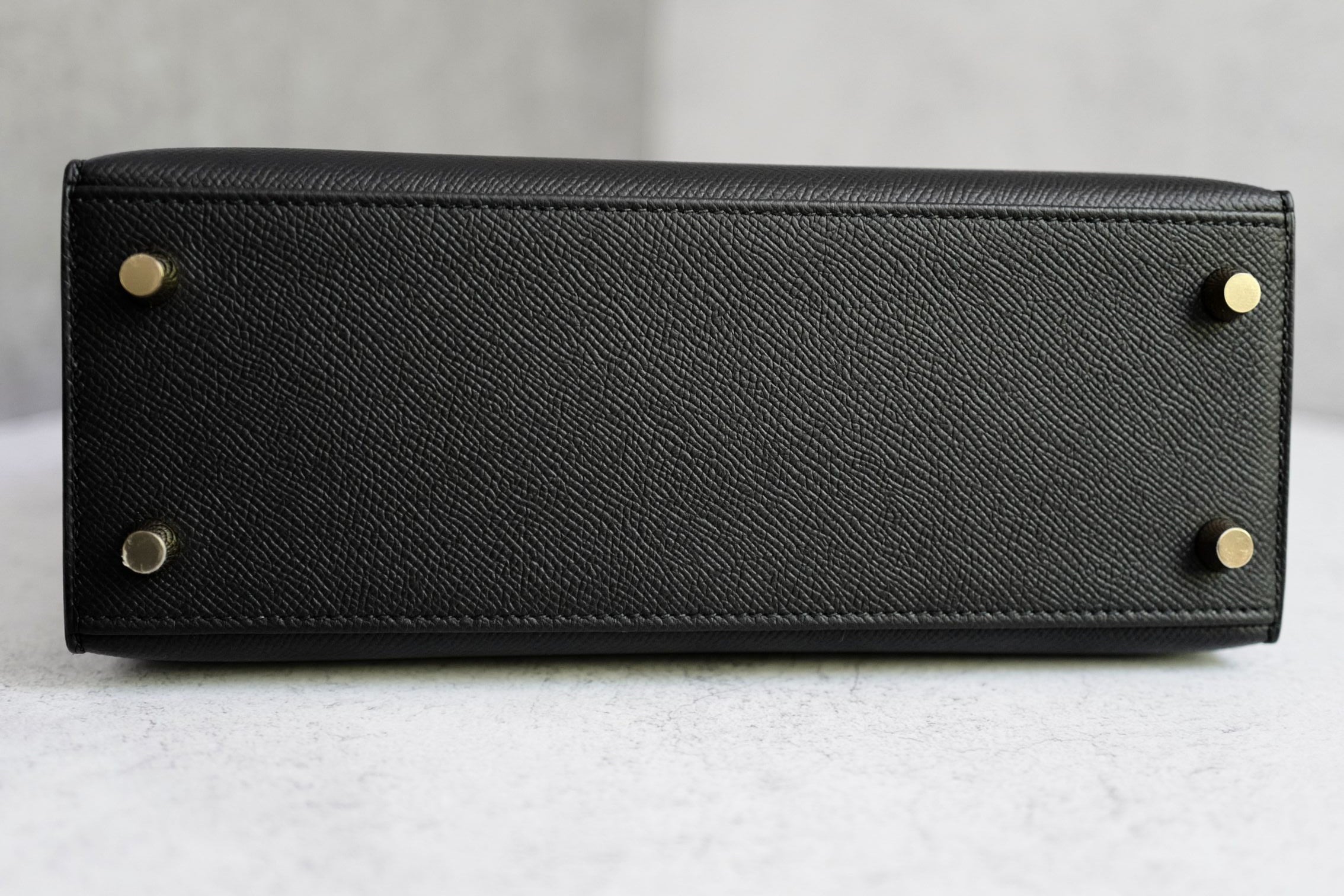 Hermès Kelly 25 Black Epsom Sellier Gold Hardware G Stamp 2026