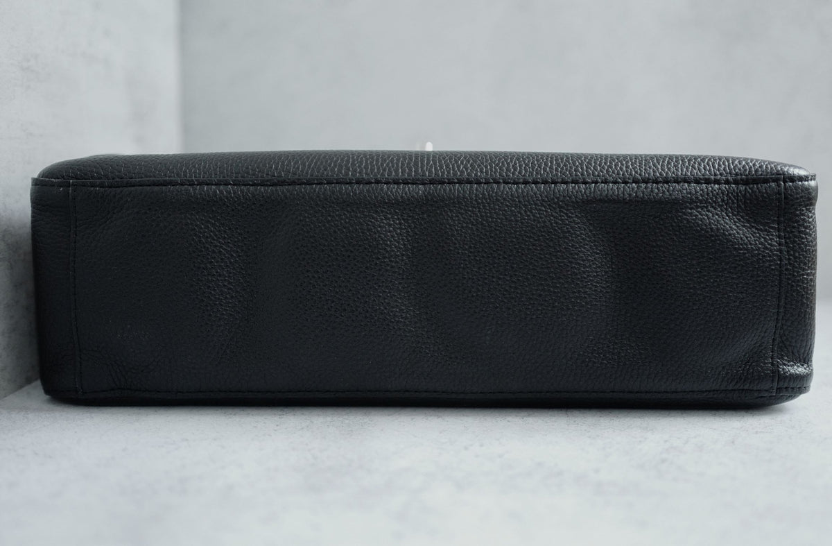NEW Chanel 26S Maxi 38 Flapbag Black Grained Calfskin Silver Hardware