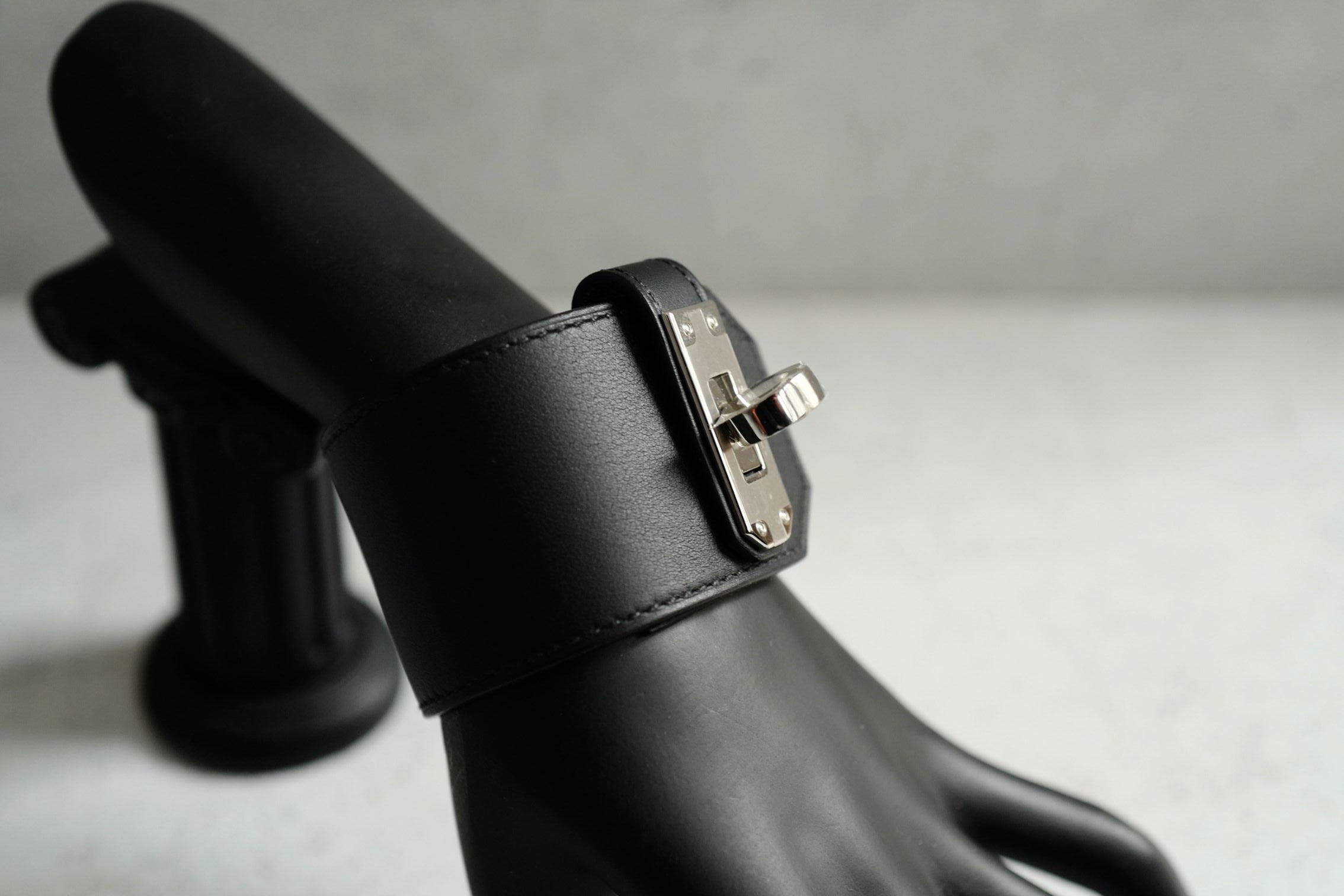 BNIB Hermes Bracelet Mini Kelly Twist GM Swift Calfskin T2 89 Noir