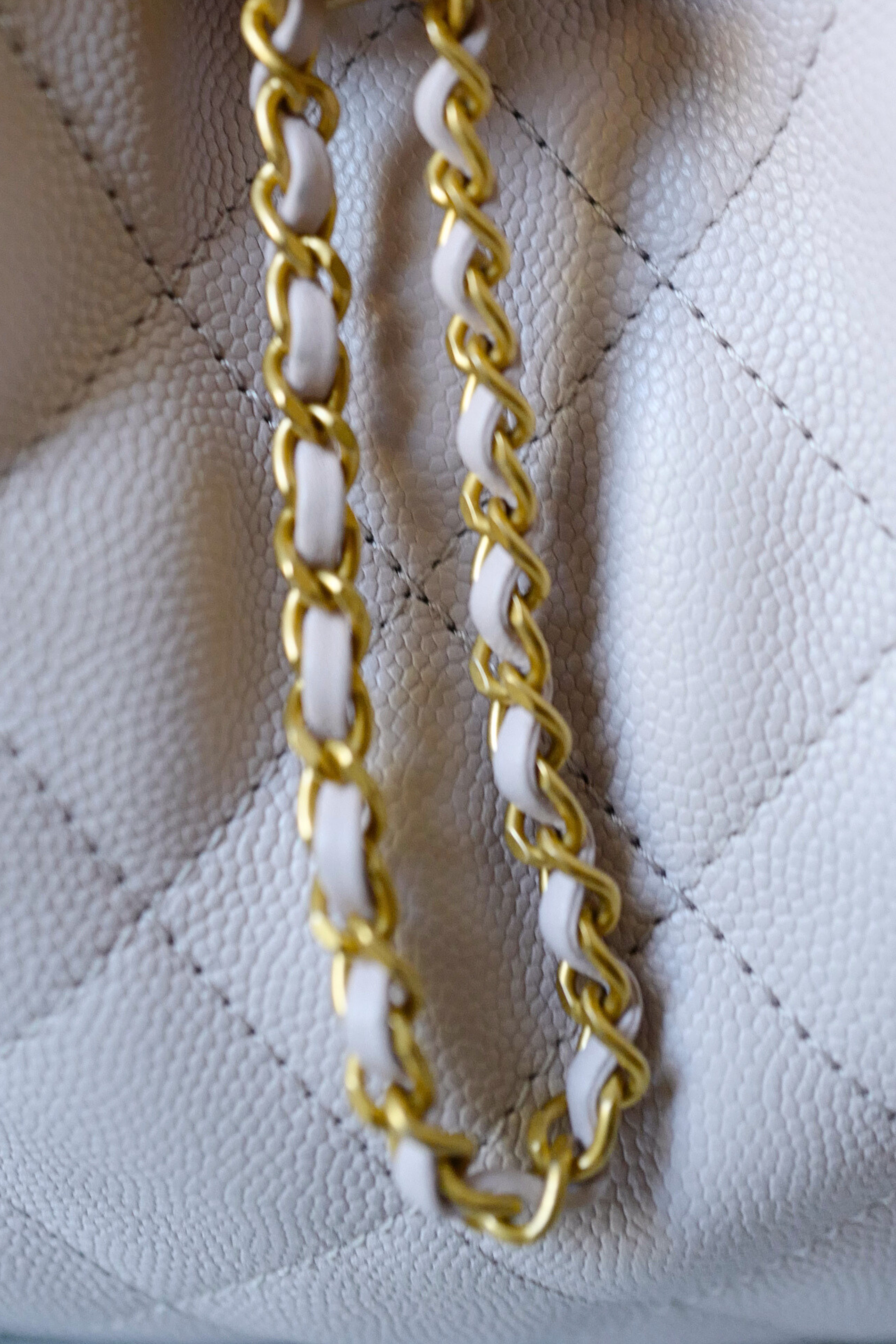 BNIB Chanel 25K Small Hobo Bag Light Pink Grained Calfskin with Gold Hardware