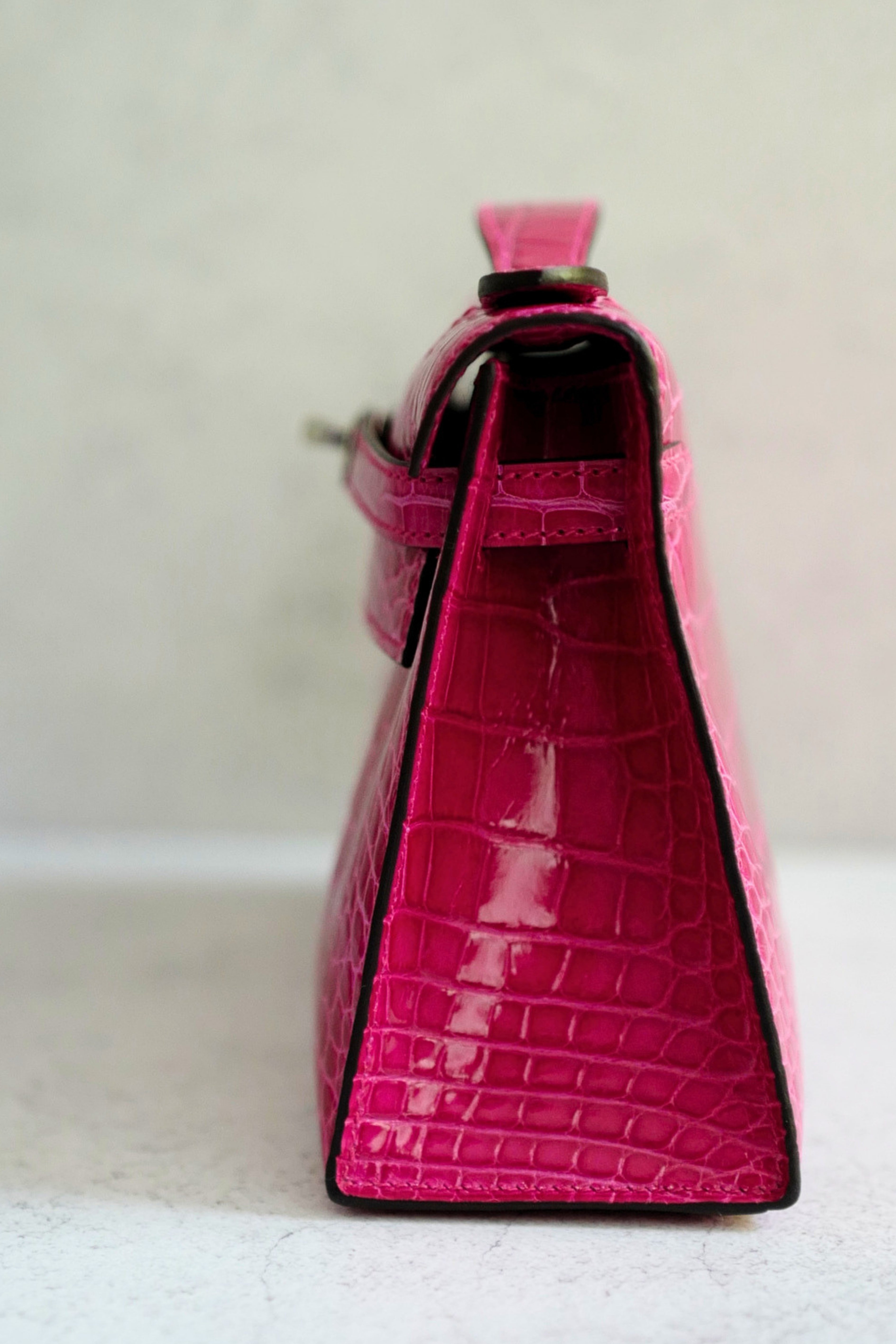 Hermès Kelly Mini Pochette Rose Mexico Alligator Mississippiensis Lisse PHW K Stamp