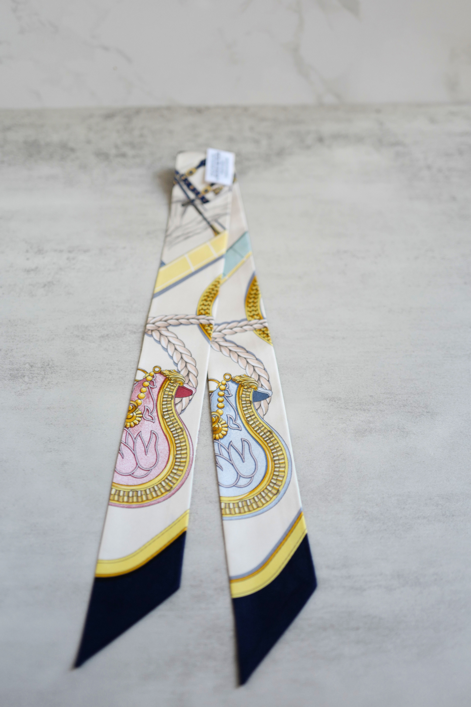 Hermès Twilly Grand Apparat Scarf Ivoire Marine Rose 100% Silk Twill