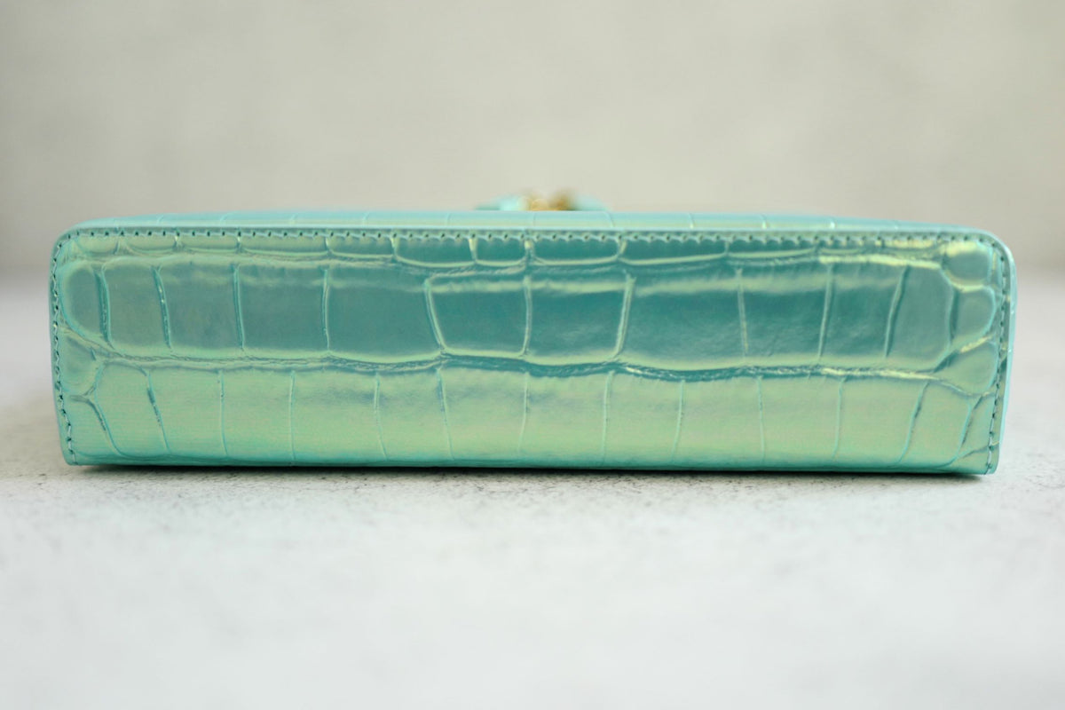 NEW Chanel 26K Vanity with Chain Turquoise Croc Embossed Iridescent Calfskin GHW