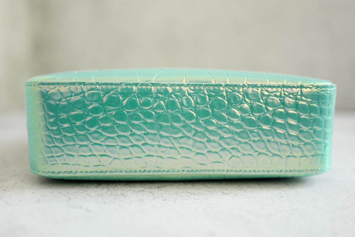 NEW Chanel 26K Clutch With Chain Turquoise Croc Embossed Calfskin GHW