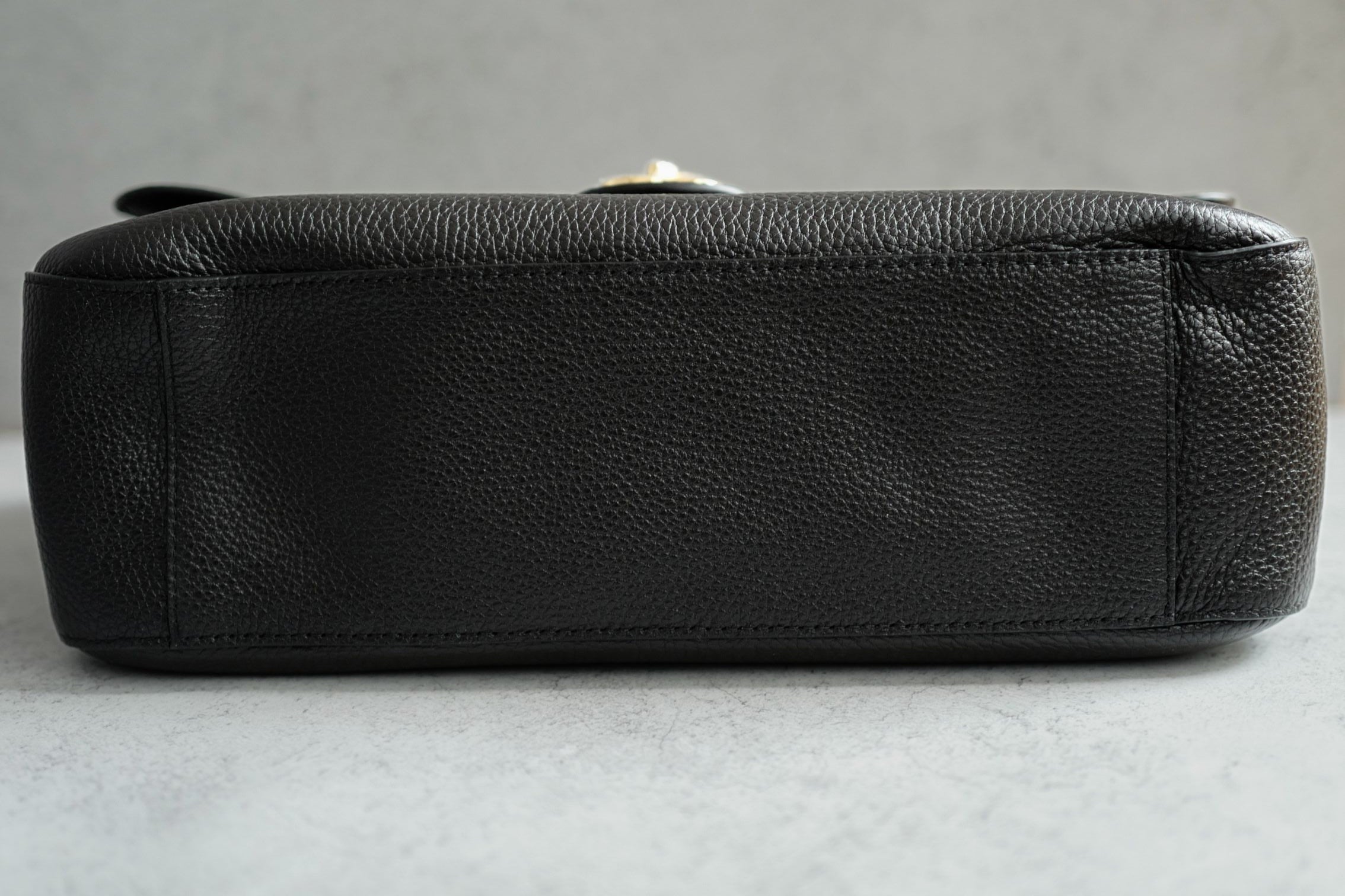 Chanel 26S Maxi 32 Flapbag "Matthieu Blazy" Black Grained Calfskin Gold Hardware