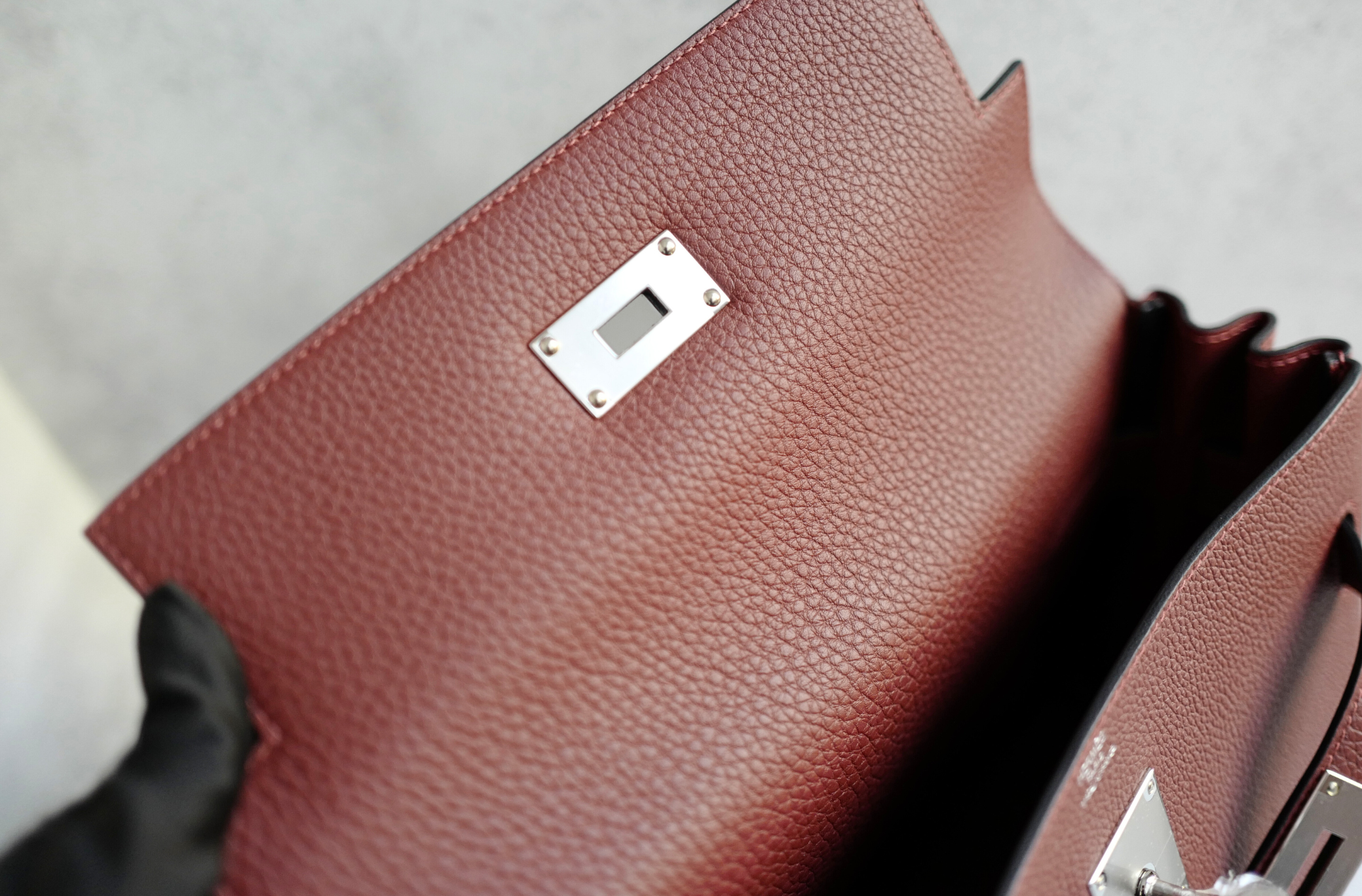 BNIB Hermès Kelly Messenger PM Rouge H Togo Leather Bag with Palladium Hardware