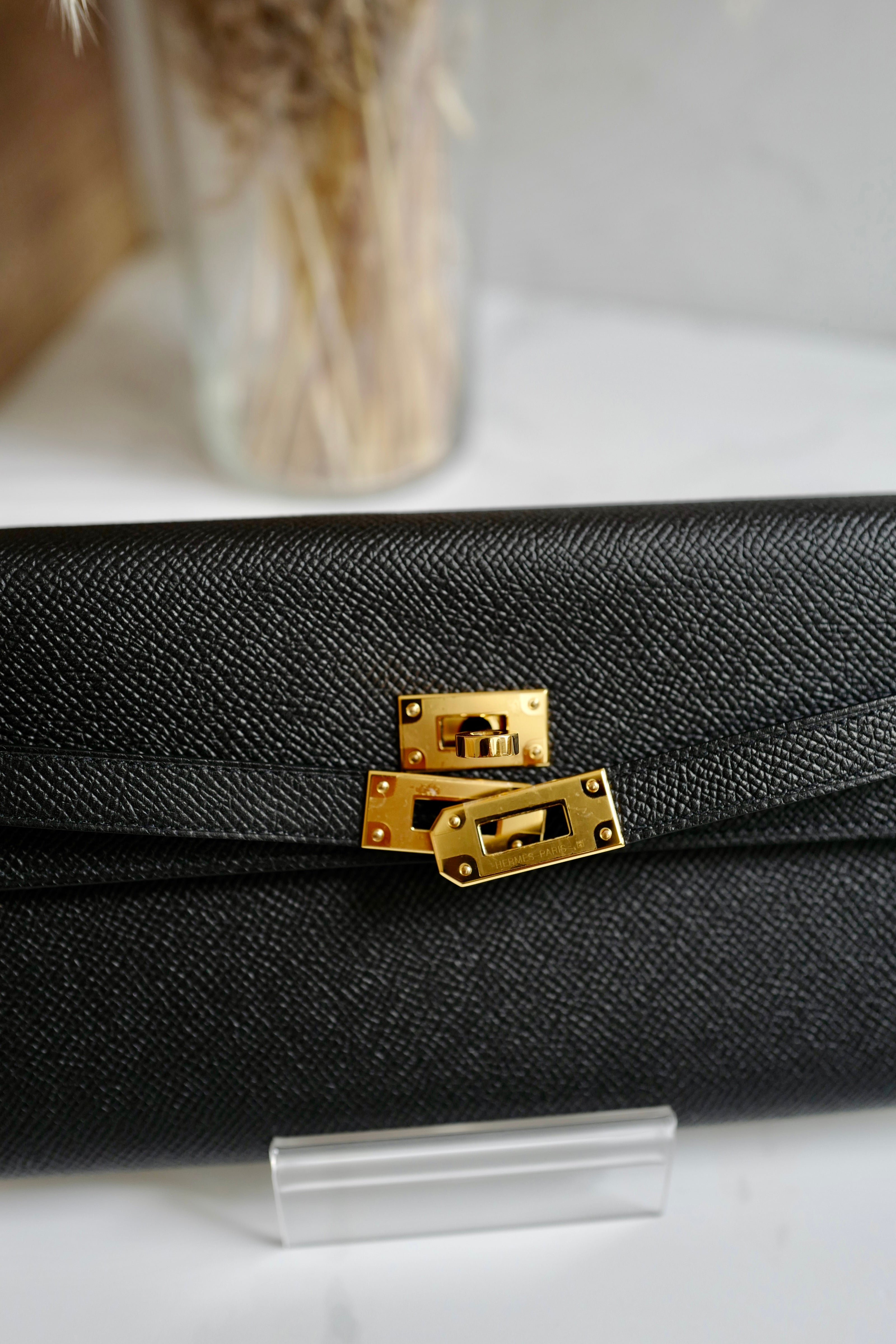Hermes Sac Kelly To Go in Black Epsom Gold HW