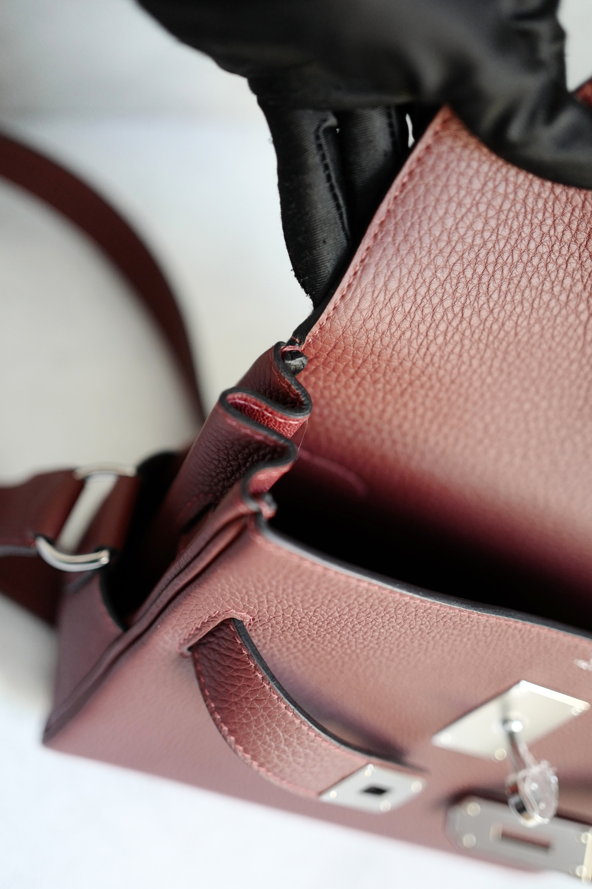 BNIB Hermès Kelly Messenger PM Rouge H Togo Leather Bag with Palladium Hardware