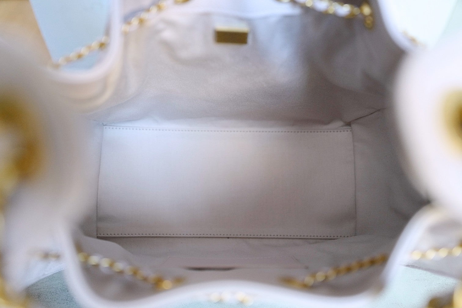 BNIB Chanel 25K Small Hobo Bag Lilac Grained Calfskin with Gold Hardware