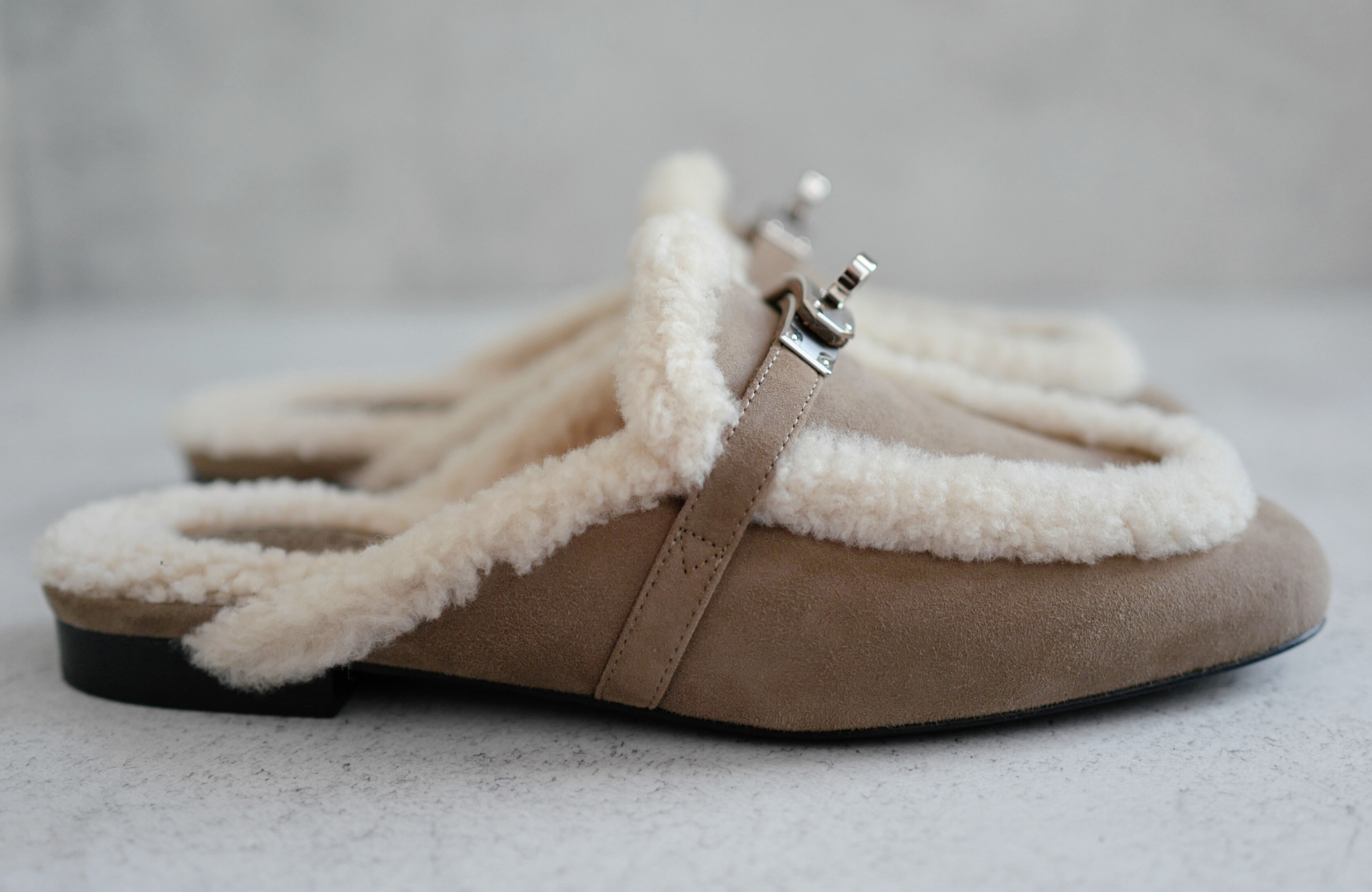 Hermès Oz Mule Etoupe/Ecru Suede Goatskin & Shearling with Palladium Kelly Buckle Size 38