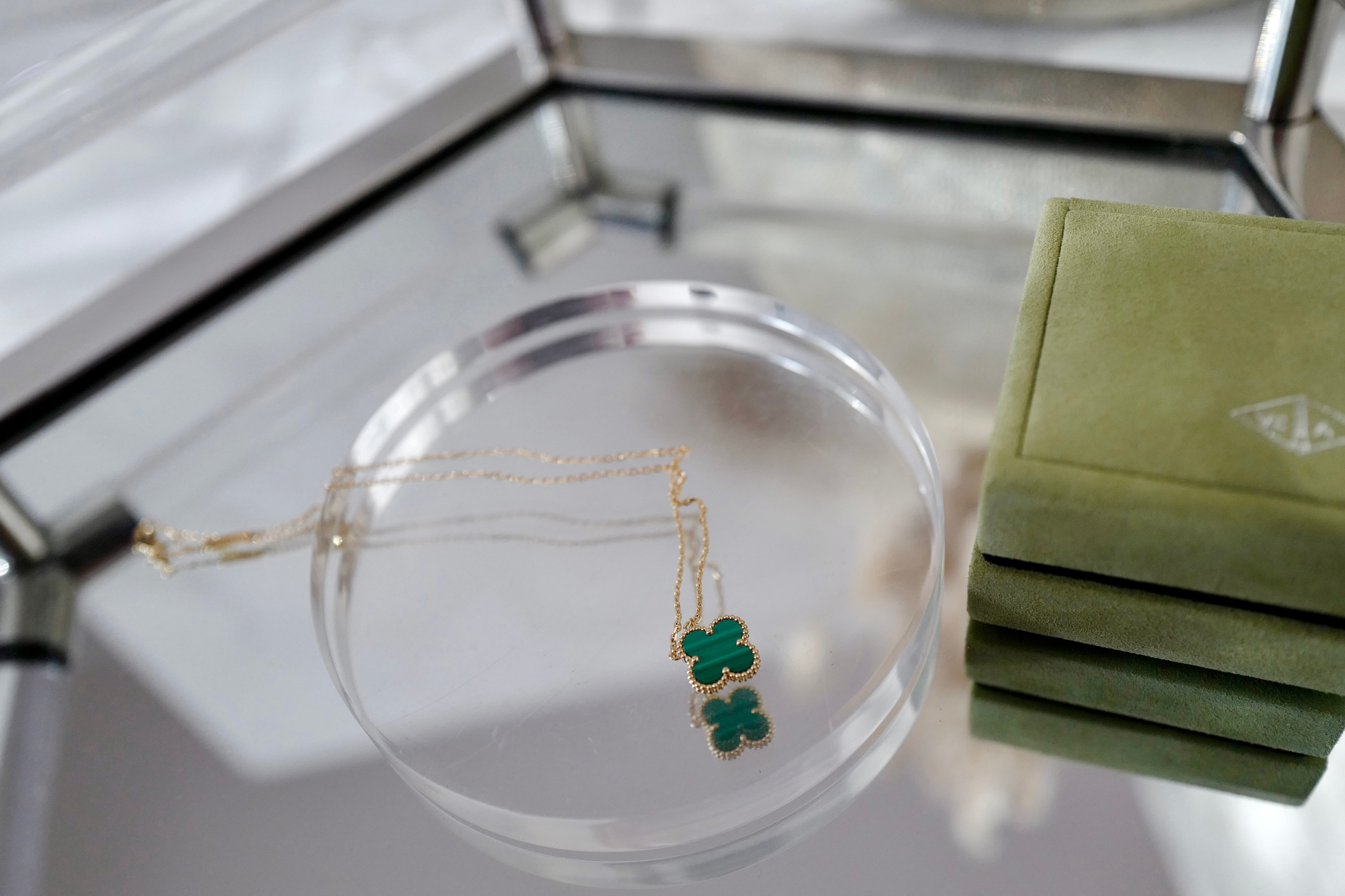 BNIB Van Cleef & Arpels Alhambra Malachite Pendant Necklace in 18K Yellow Gold