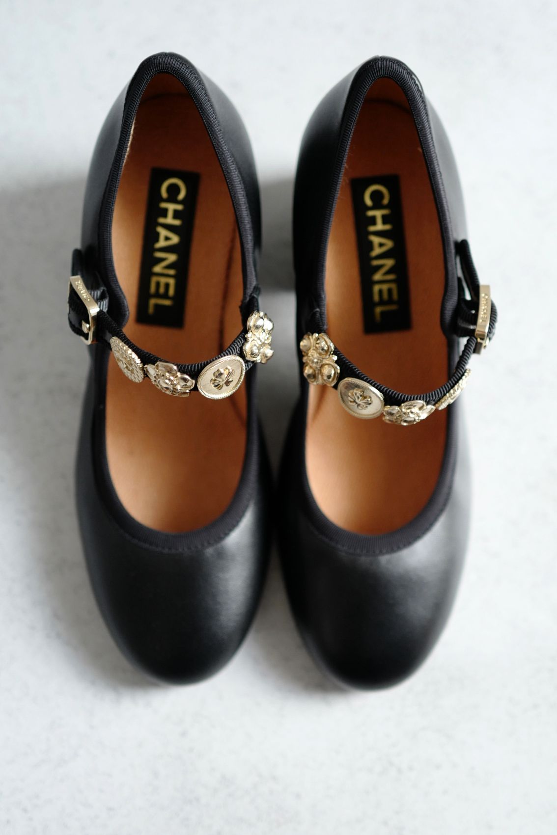 Chanel 24A Metiers D’art Black Leather Mary Jane Heels Gold Charms Size38 BNIB