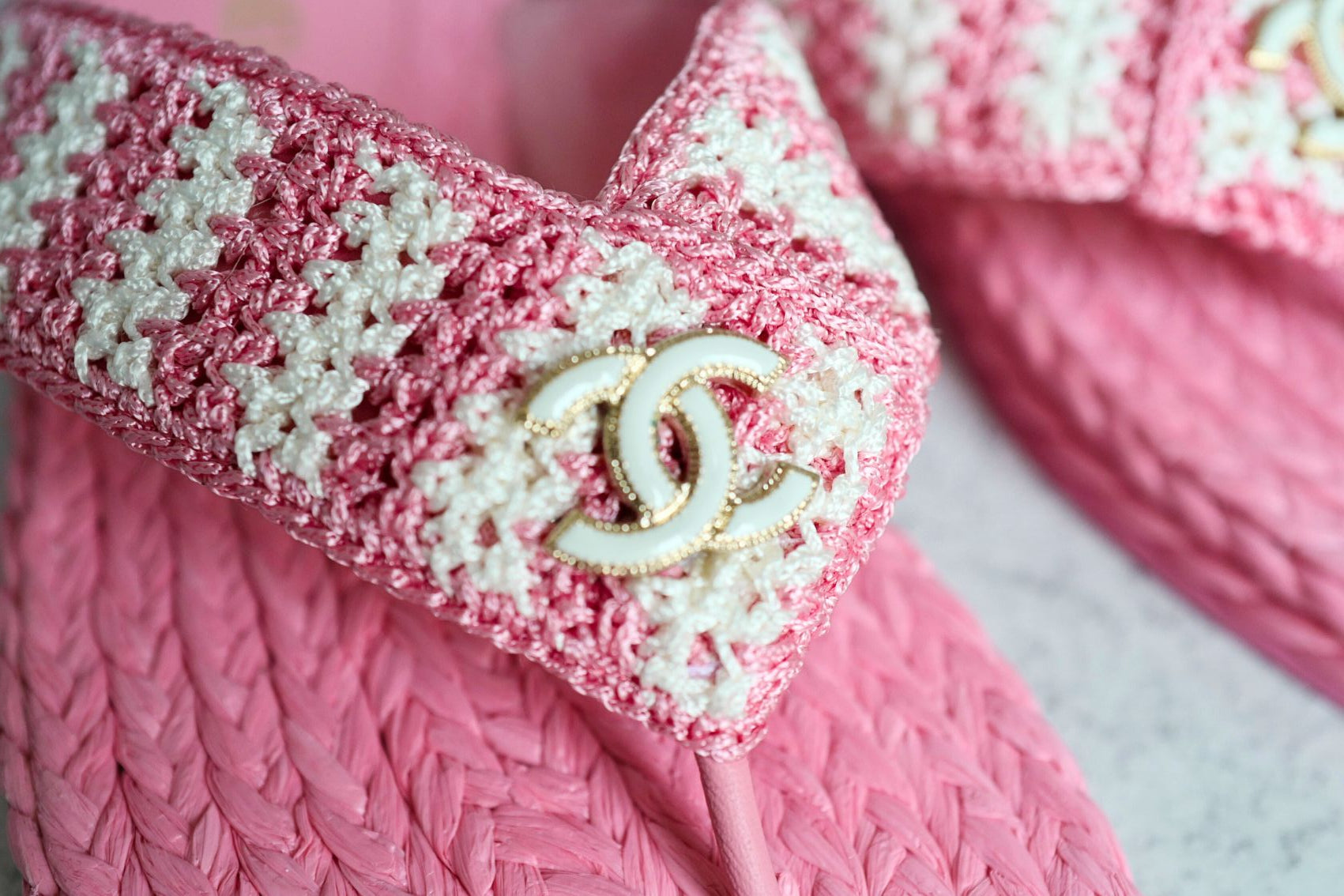 BNIB Chanel 24M Coco Neige beach Collection Pink Crochet Thong Sandal 38 NEW