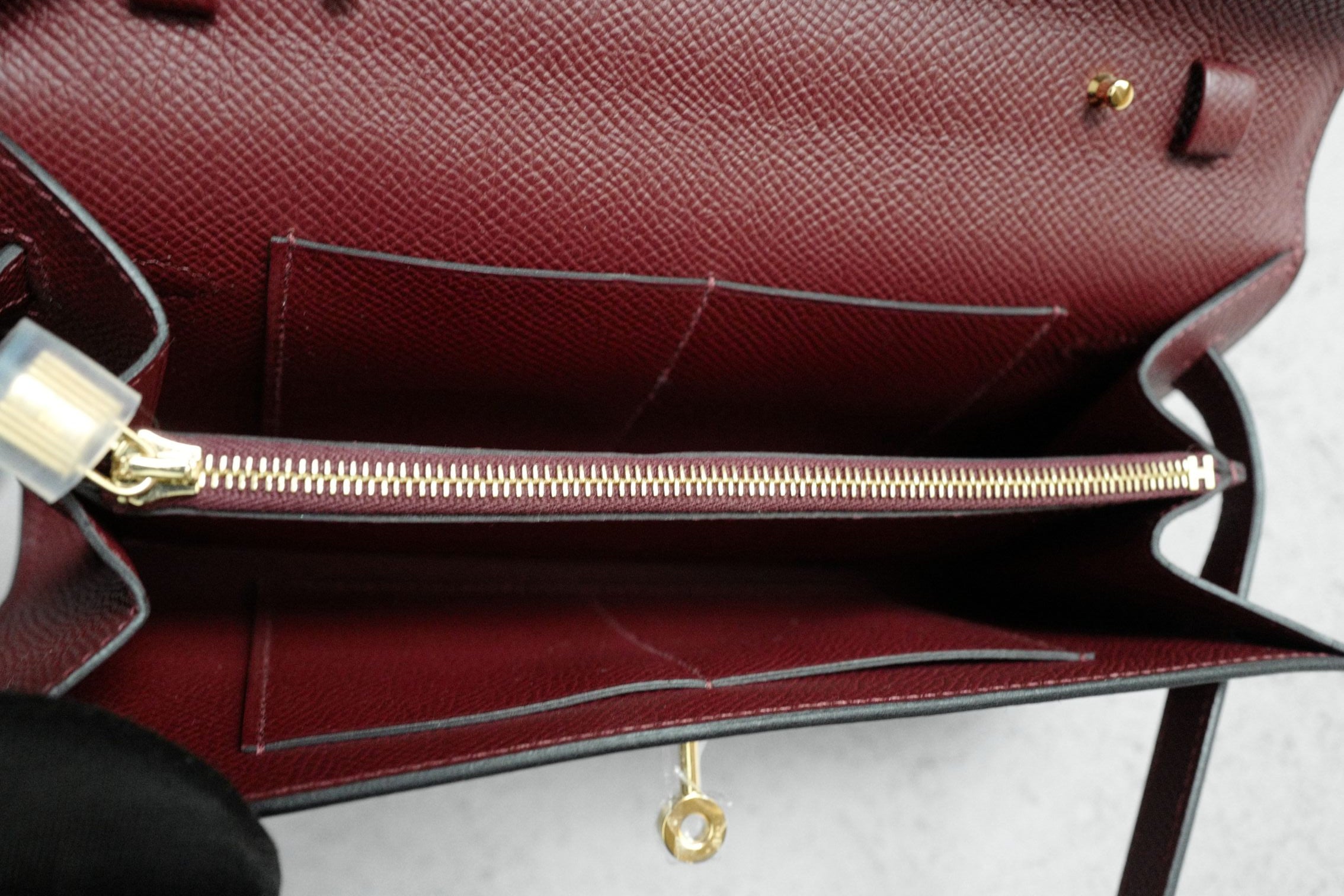 Hermès Kelly Classique To Go Wallet Rouge H Epsom Calfskin GHW G Stamp